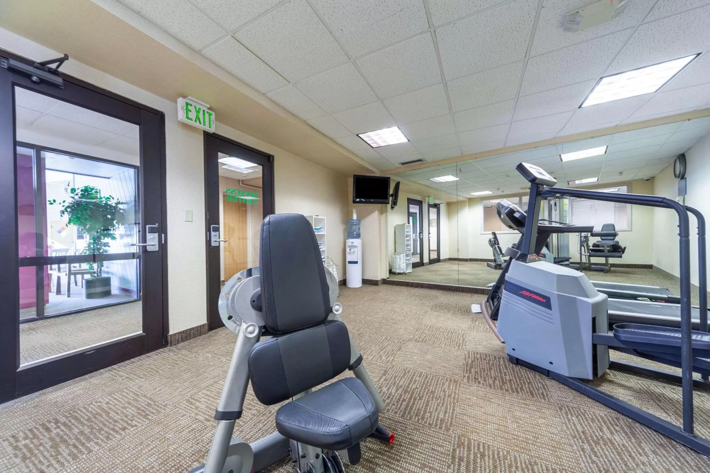 Fitness centre/facilities in Suburban Studios I-80 Grand Island