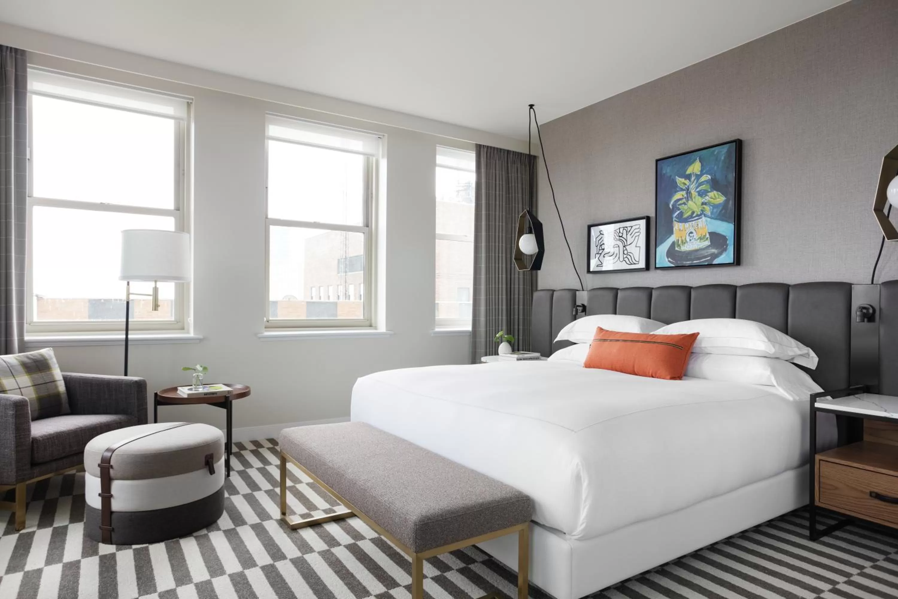 Photo of the whole room, Bed in Kimpton - Harper Hotel by IHG