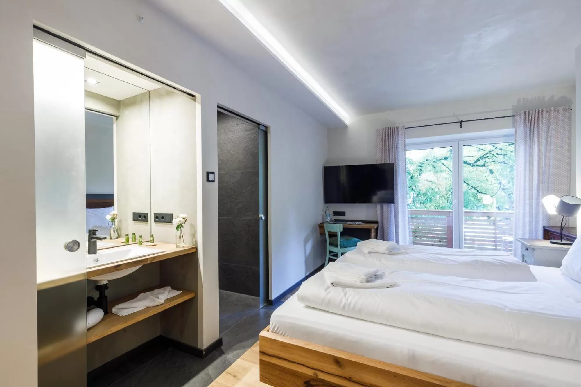 Bed, Bathroom in Bergwirt Hotel & Gasthof