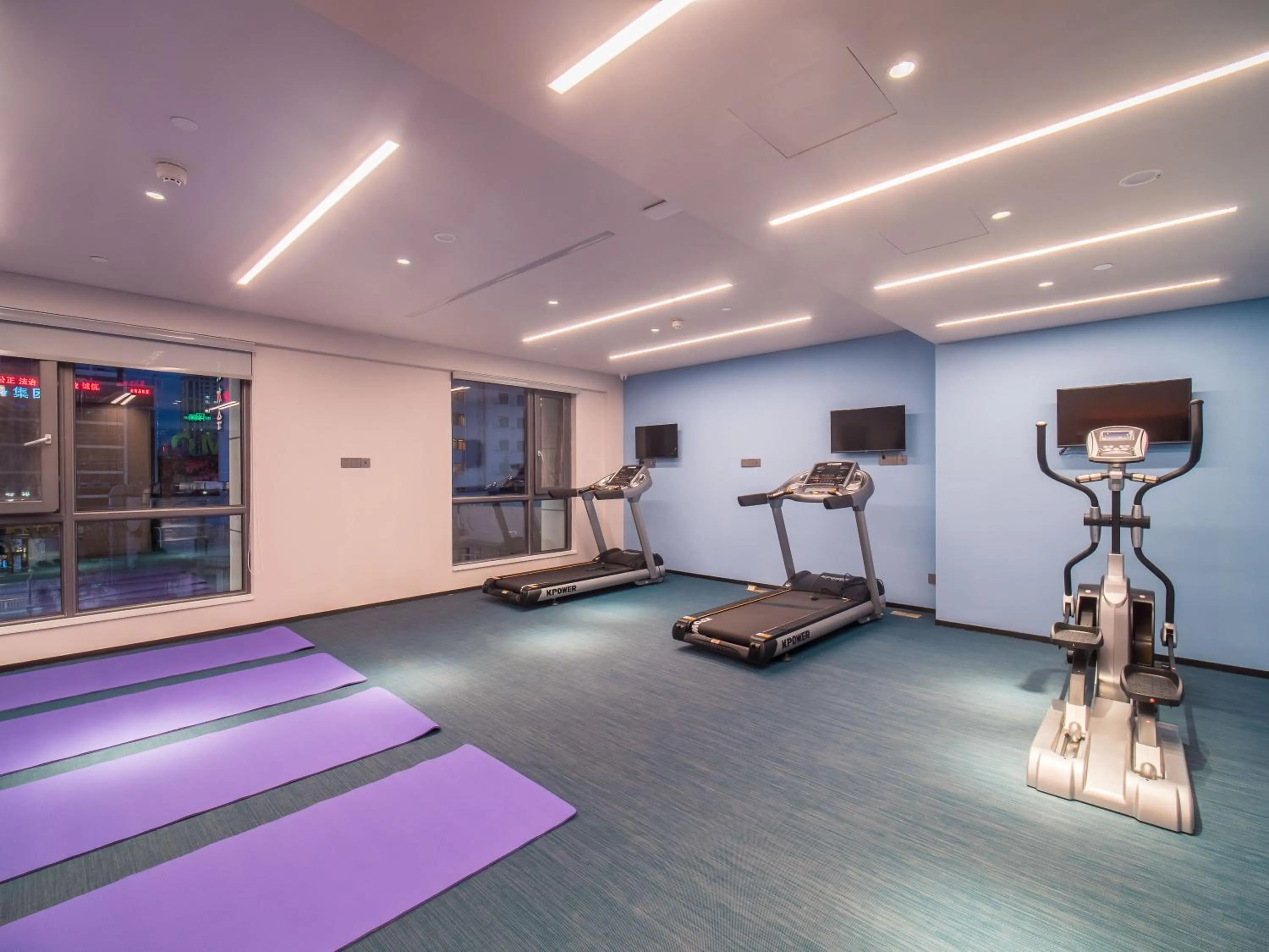 Fitness centre/facilities in Holiday Inn Express Kunming West by IHG