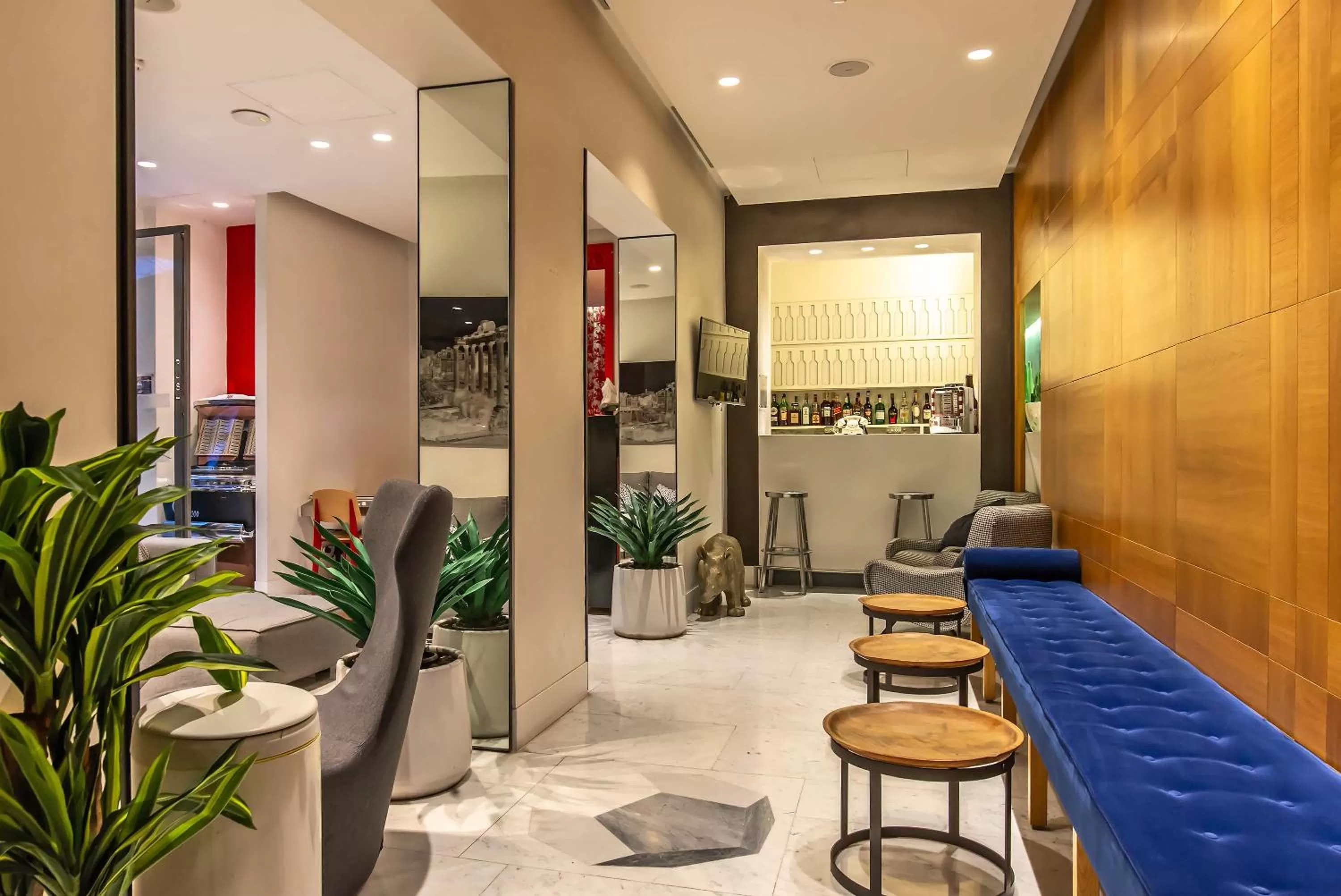 Communal lounge/ TV room in Hotel White