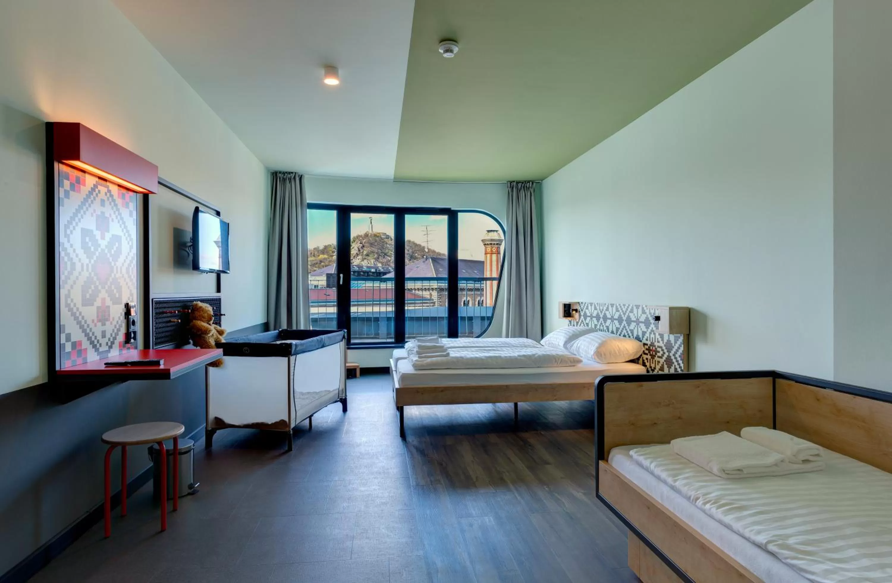 Photo of the whole room in MEININGER Budapest Great Market Hall