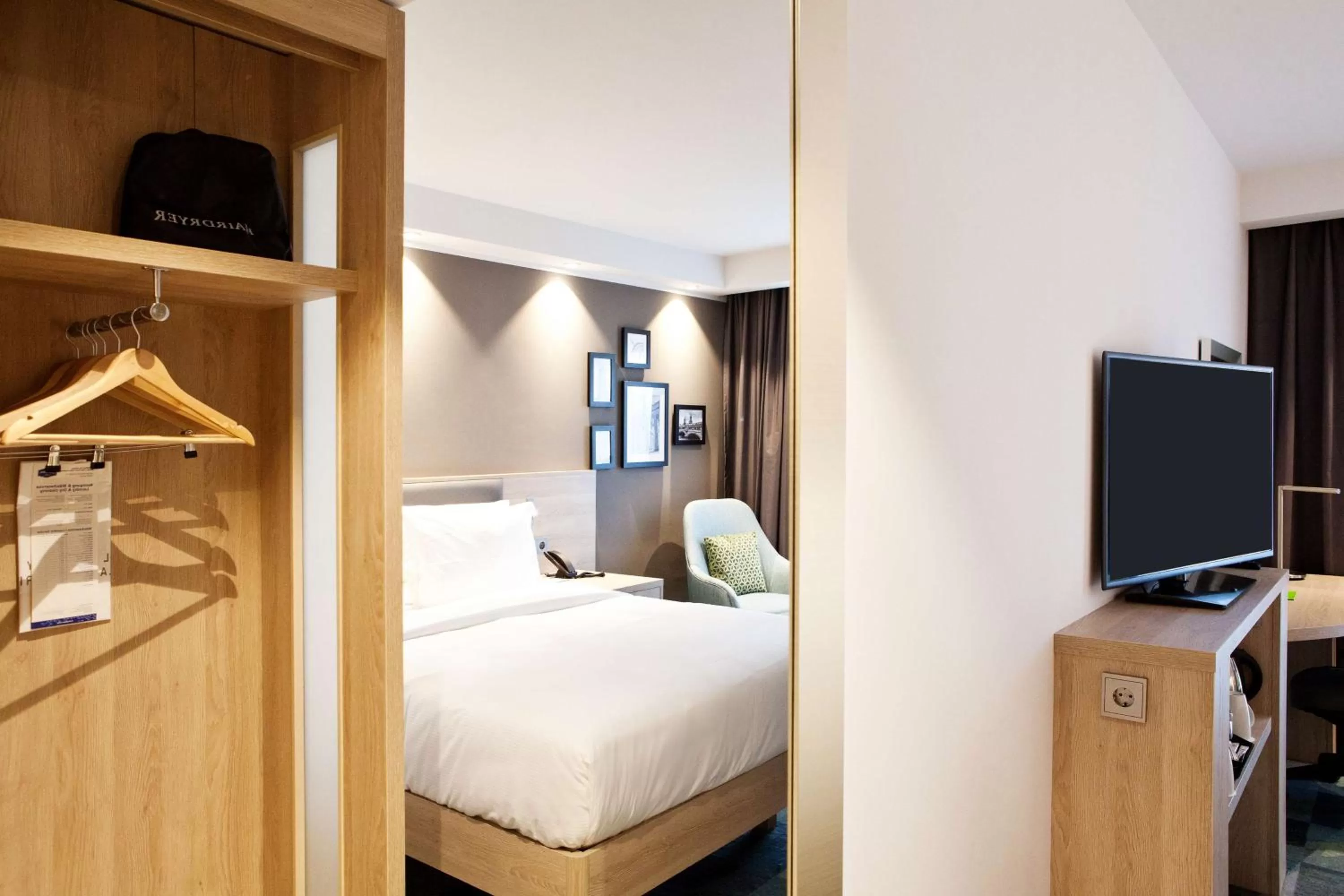 Bed in Hampton By Hilton Berlin City East Side Gallery