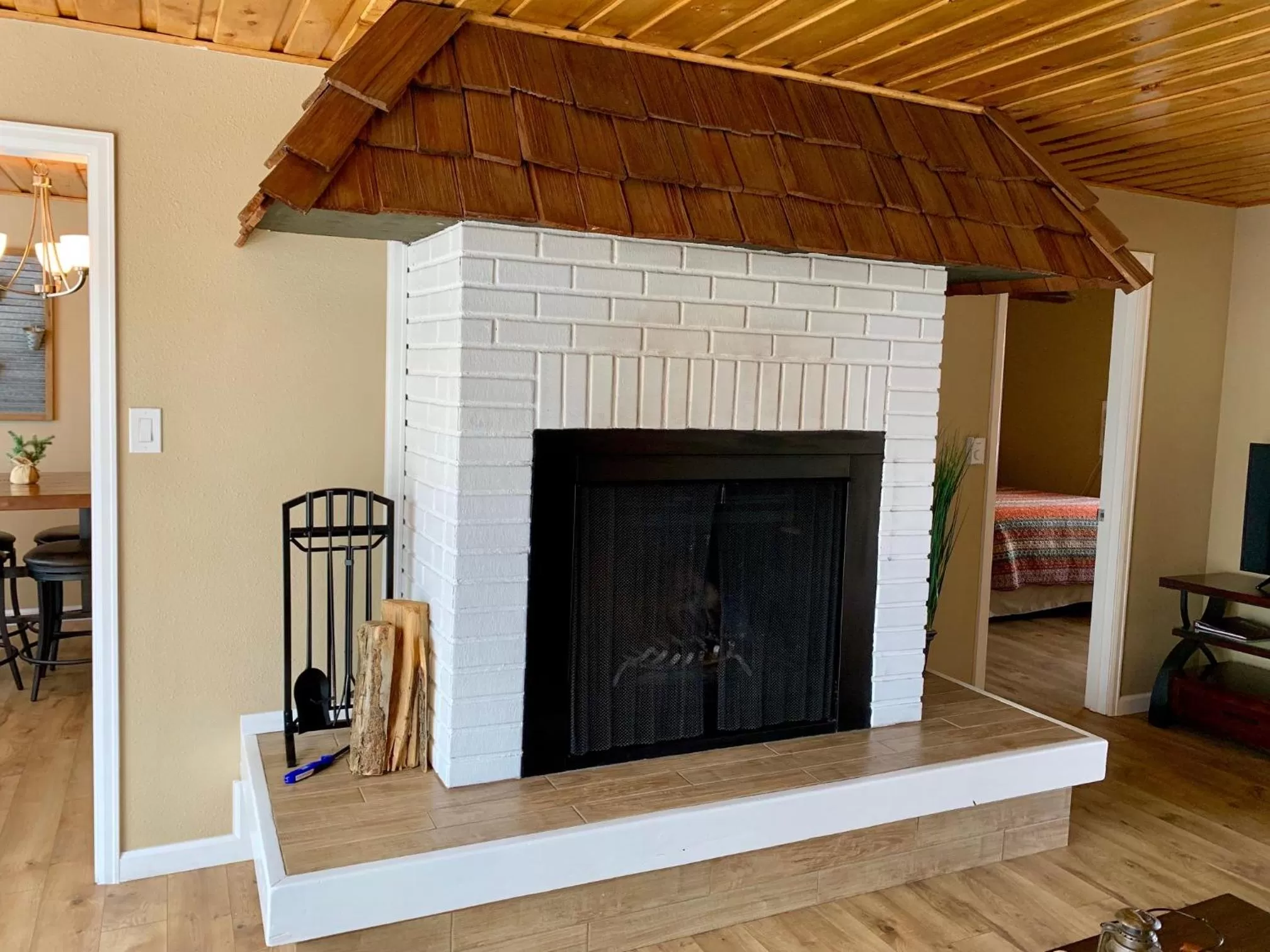 Facade/entrance in Estes Mountain Inn