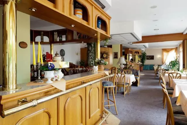 Restaurant/places to eat in Sporthotel Malchow Hotel Garni HP ist möglich