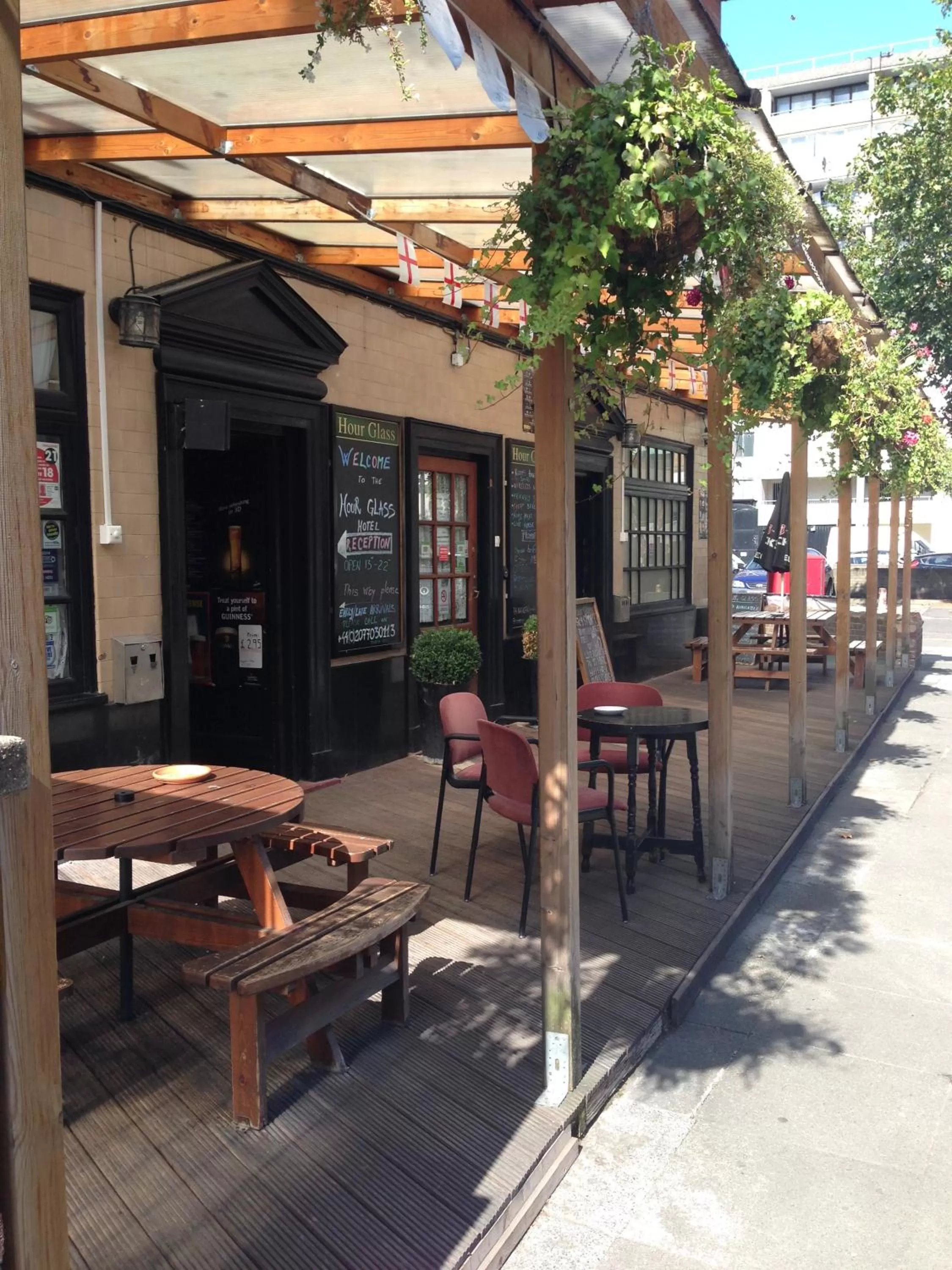 Facade/entrance in Hour Glass Hotel