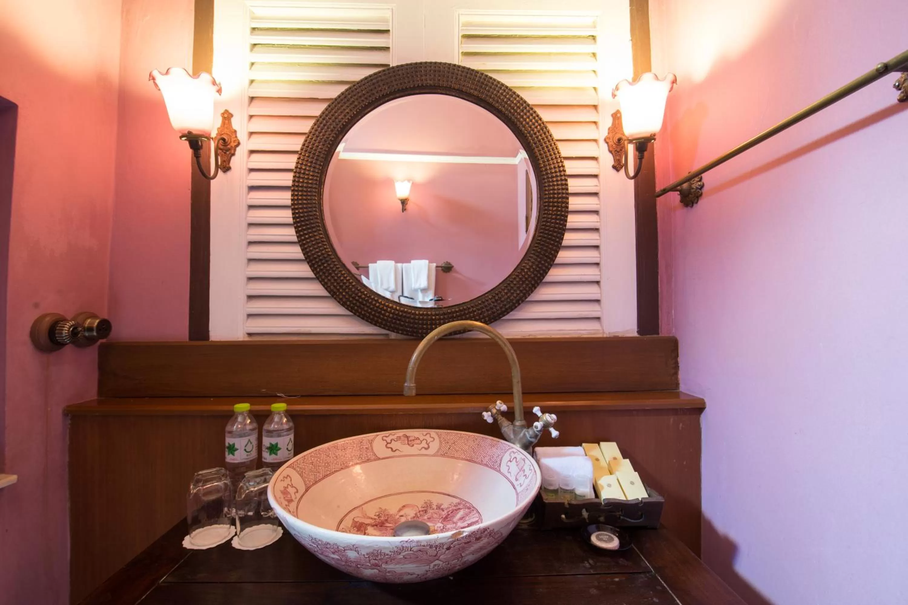 Shower in Praya Palazzo