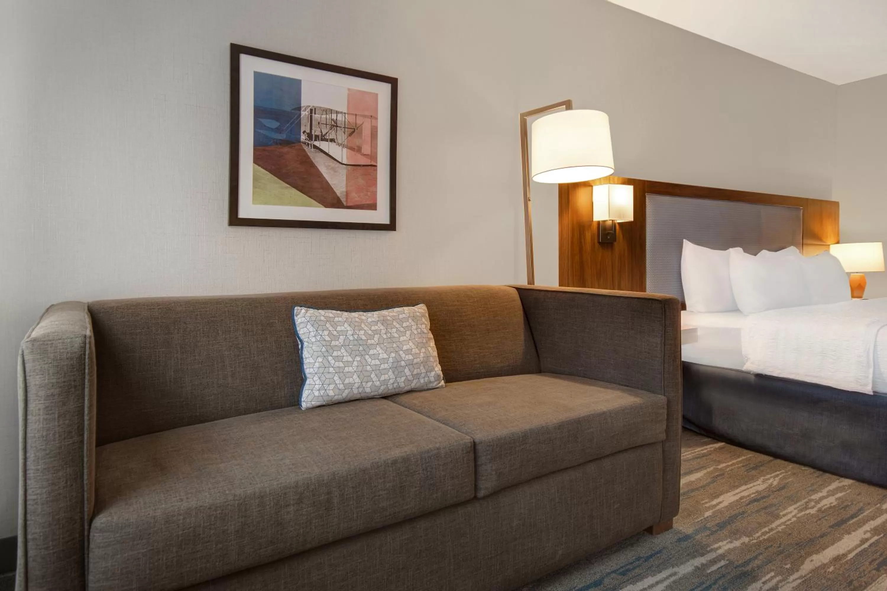 Bed in Hampton Inn & Suites Dayton-Vandalia