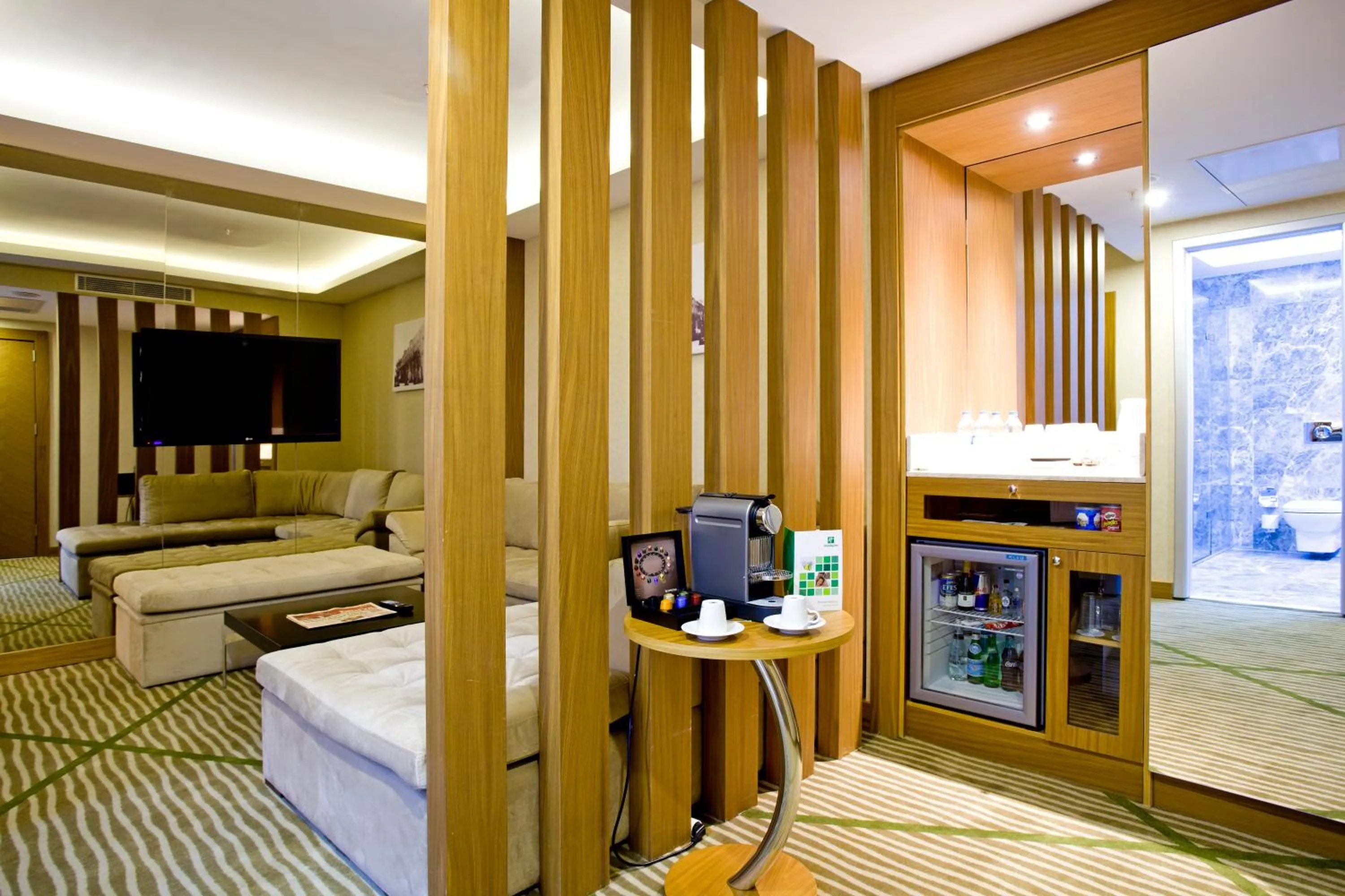 Coffee/tea facilities, Bed in Holiday Inn Gaziantep by IHG