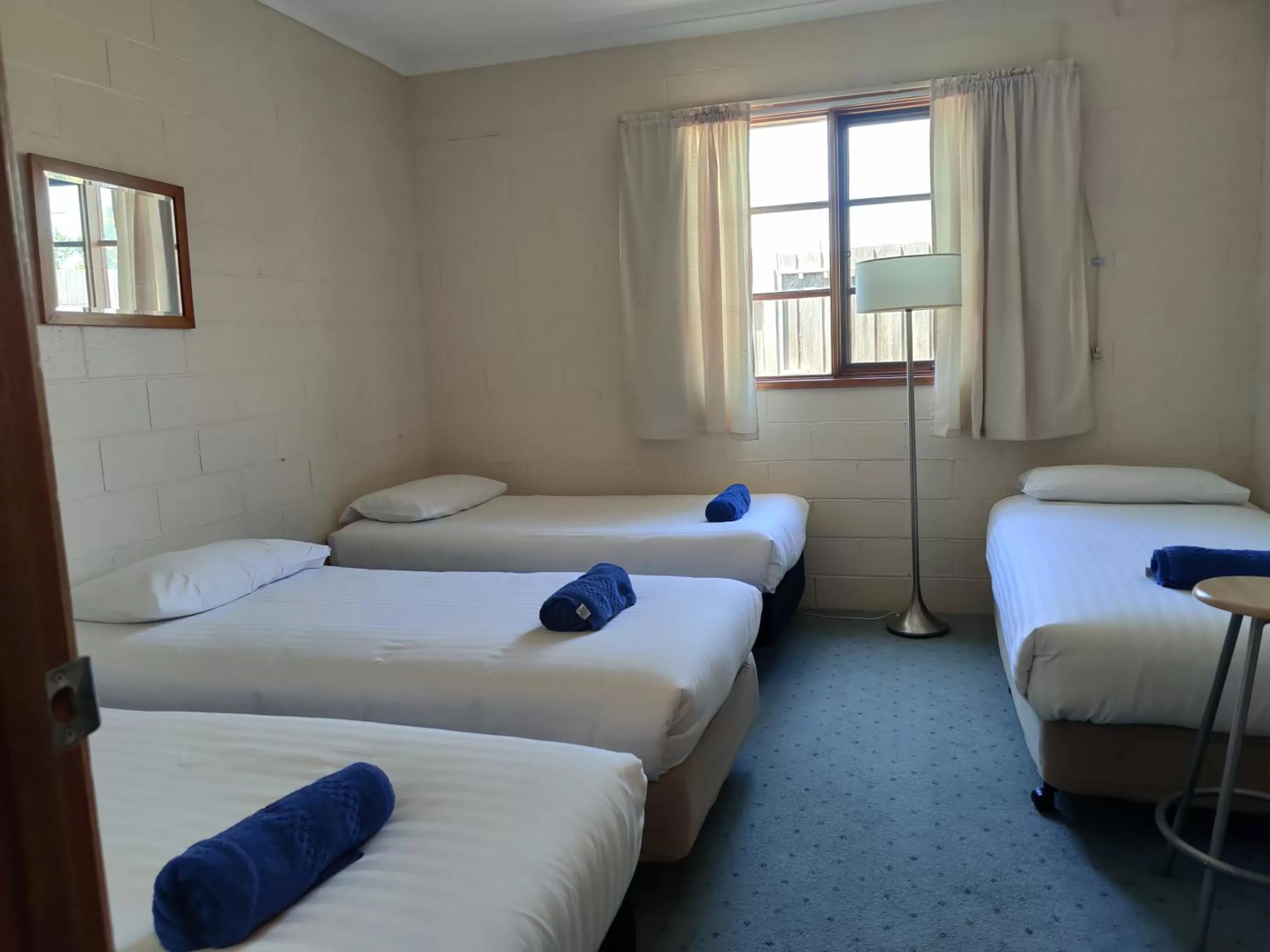 Photo of the whole room, Bed in Yarragon Motel