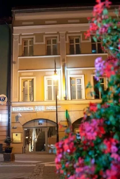 Facade/entrance in Hotel-Restauracja Platan