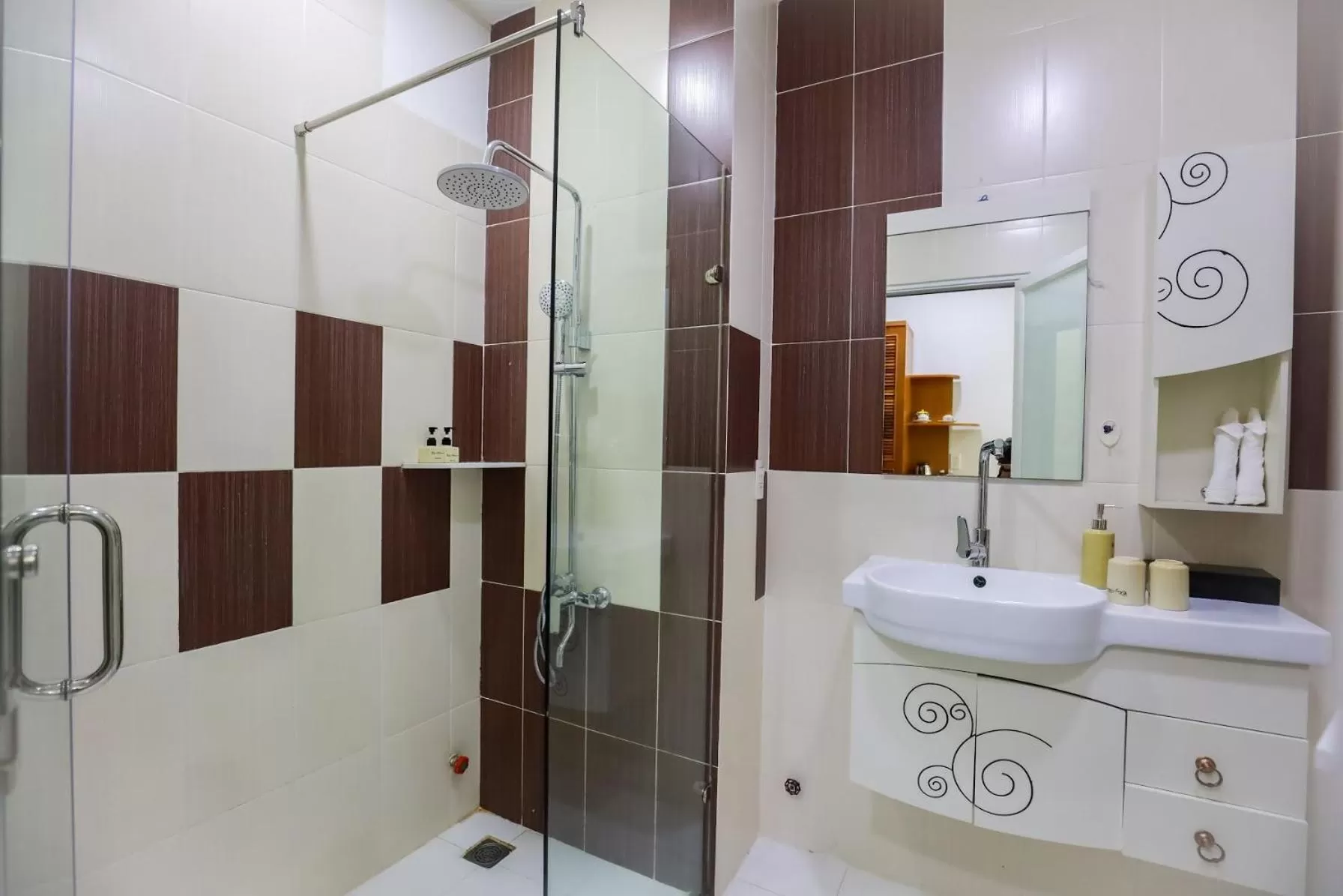 Shower in Chez Mimosa Local