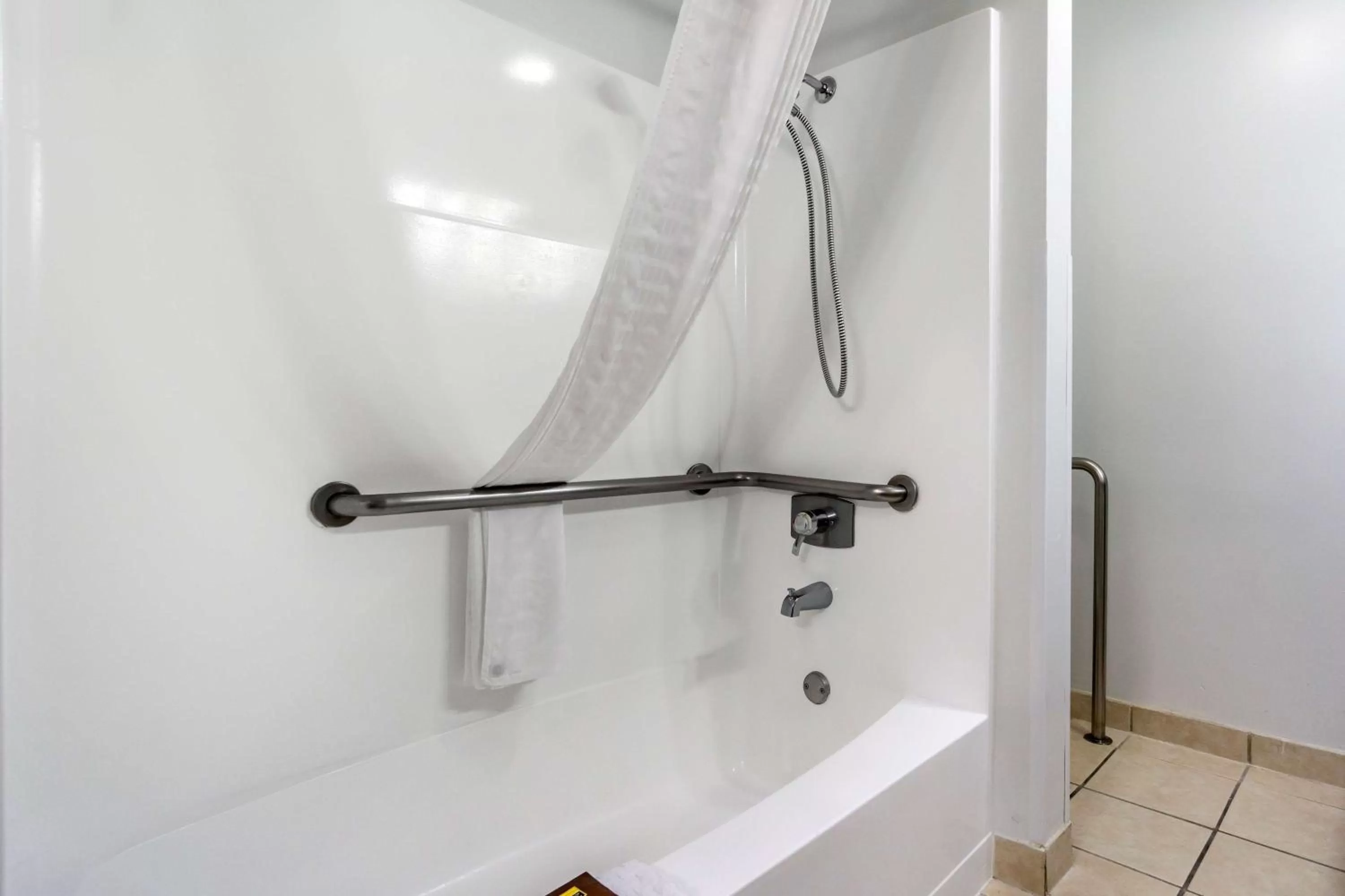 Bathroom in Best Western PLUS Lake Front Hotel