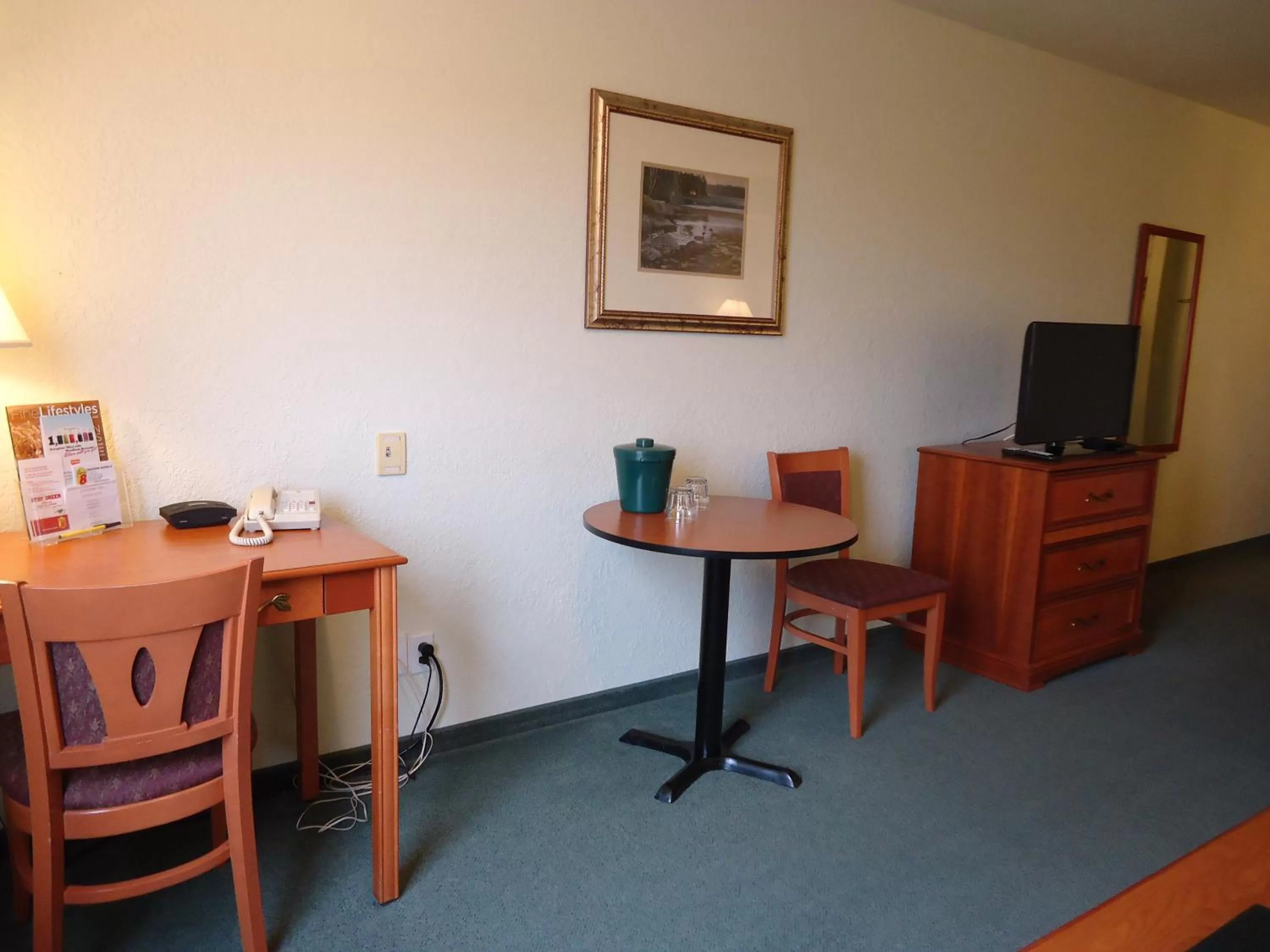 TV and multimedia in Super 8 by Wyndham Dauphin