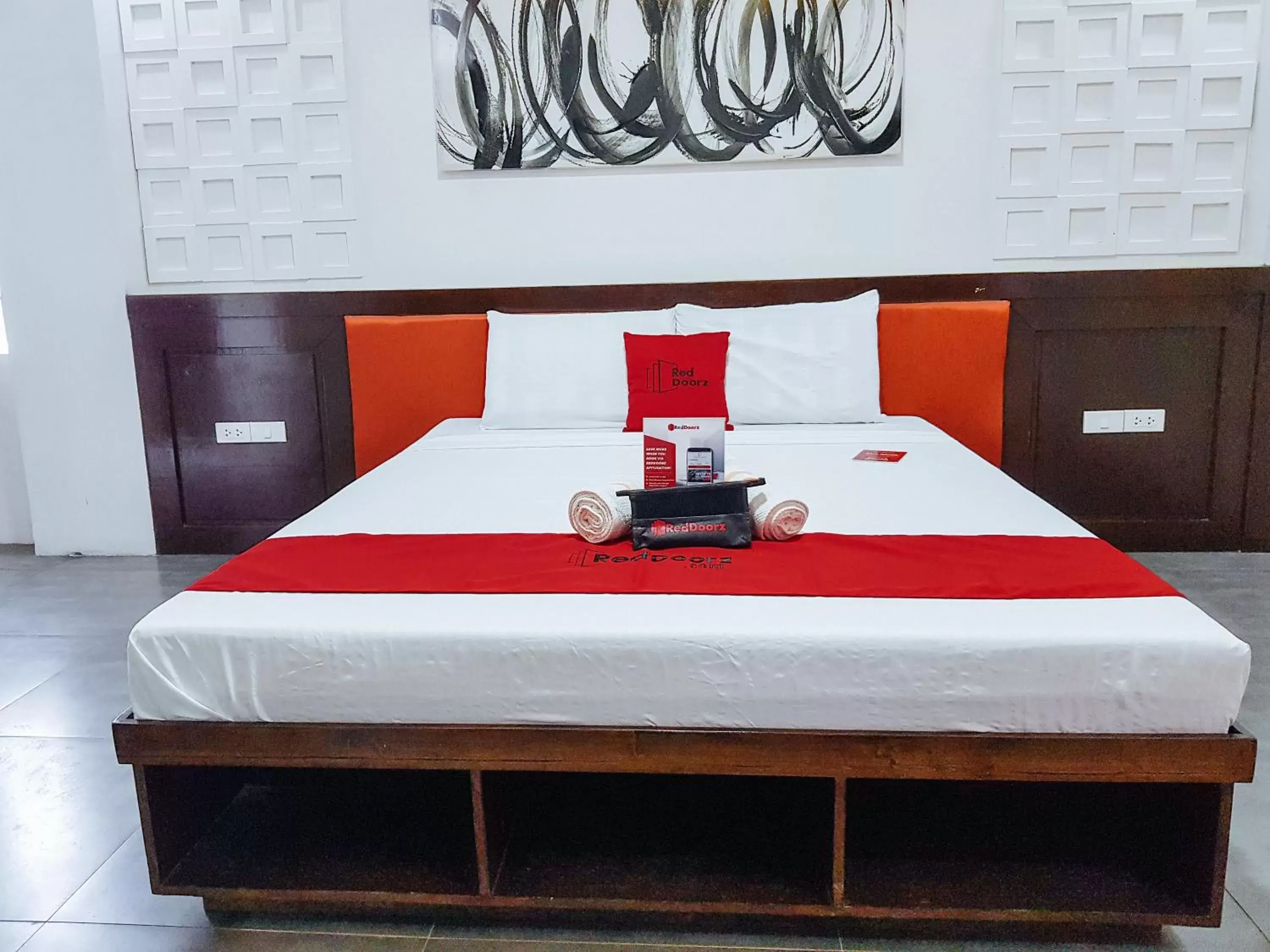 Deluxe Queen Room in RedDoorz @ Caimito Drive Dampas Deluxe Queen Room in RedDoorz @ Caimito Drive Dampas