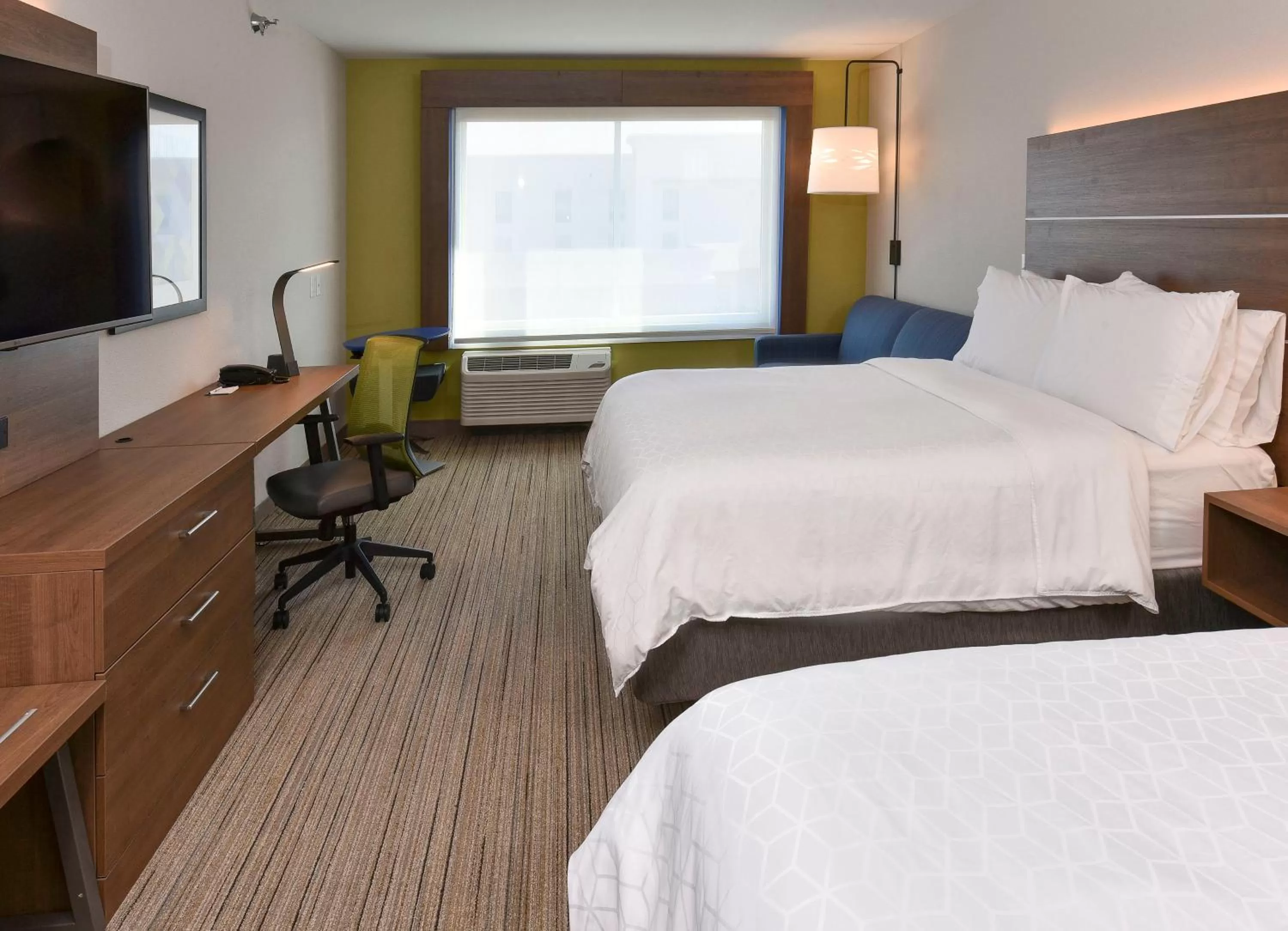 Photo of the whole room, Bed in Holiday Inn Express & Suites - Madisonville by IHG