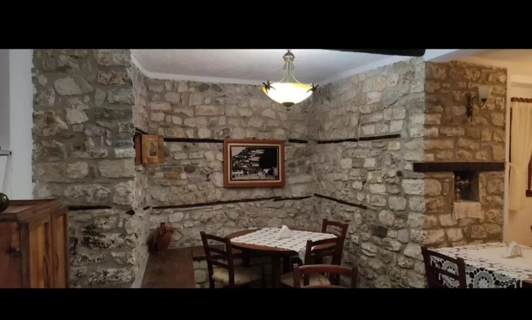 Restaurant/Places to Eat in Guest House J.Prifti