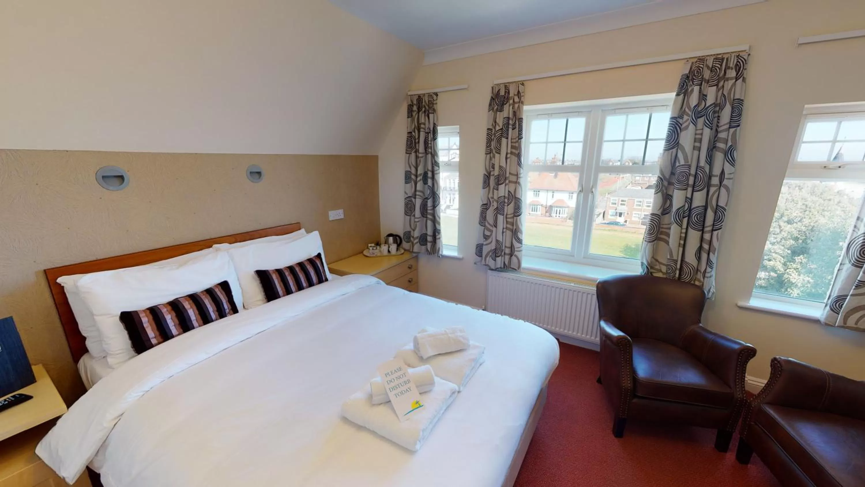 Bedroom, Bed in Marine Lodge