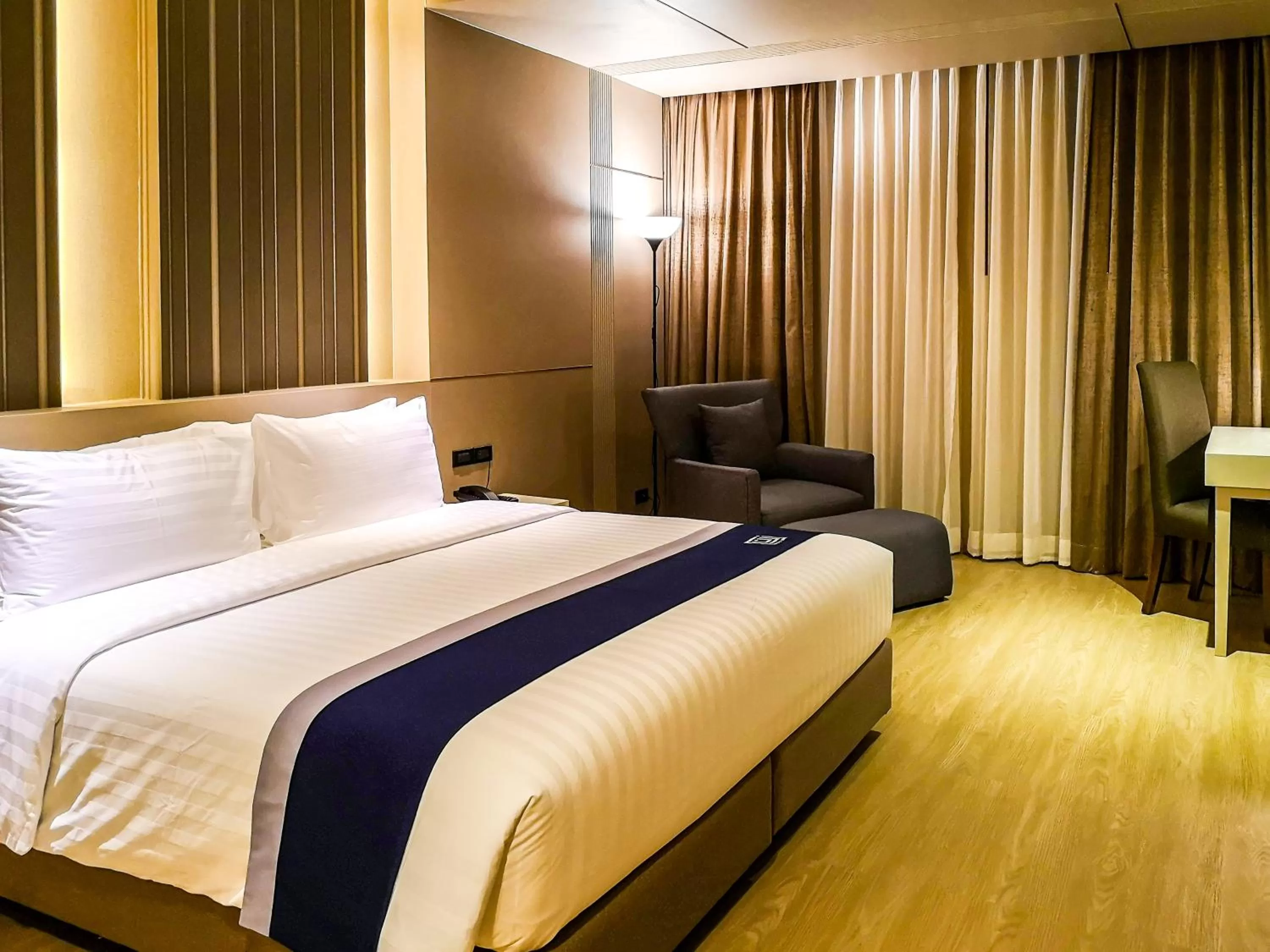 Deluxe Double Room in Zayn Hotel Bangkok - SHA Plus Certified