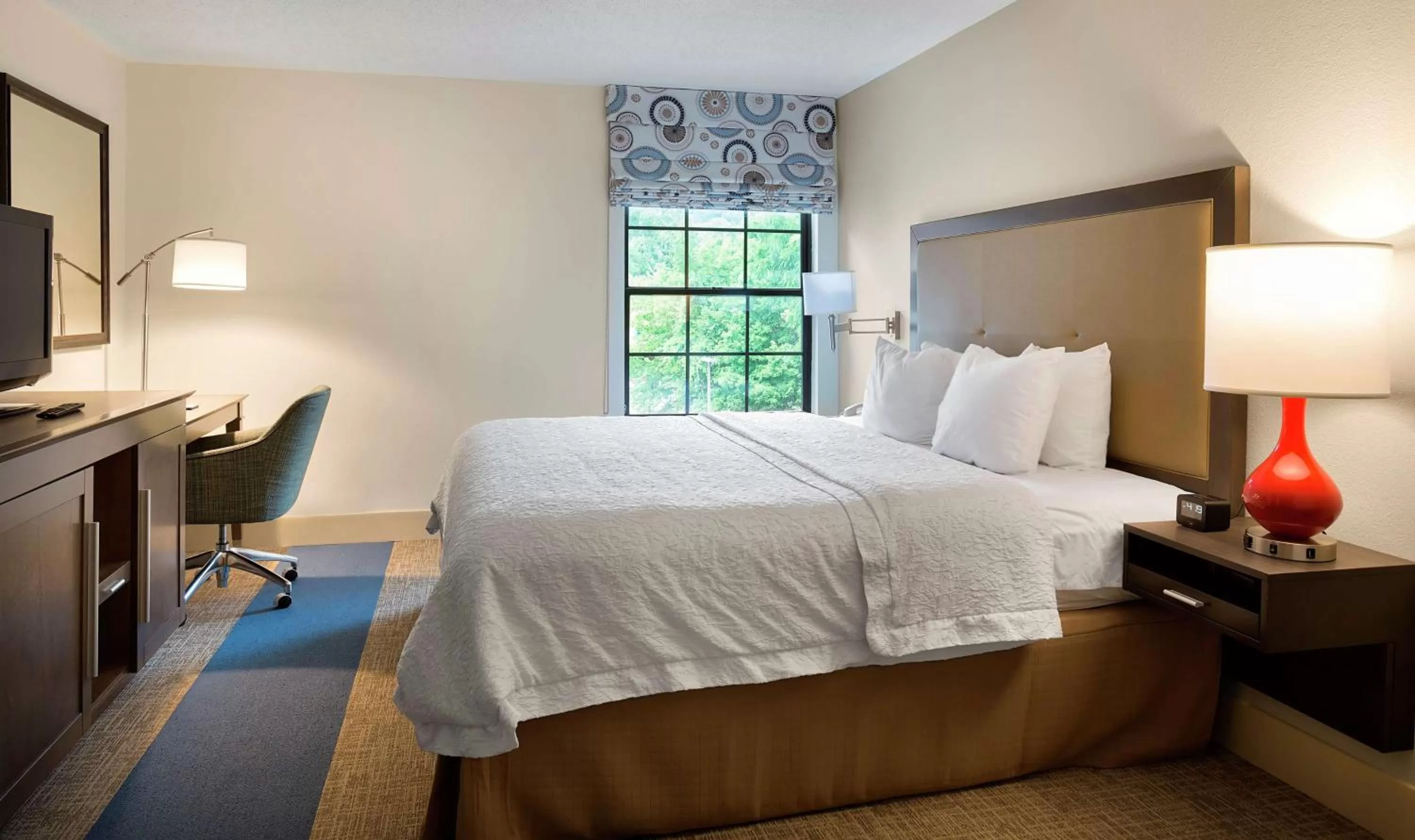 King Suite with Spa Bath - Non-Smoking in Hampton Inn Helen