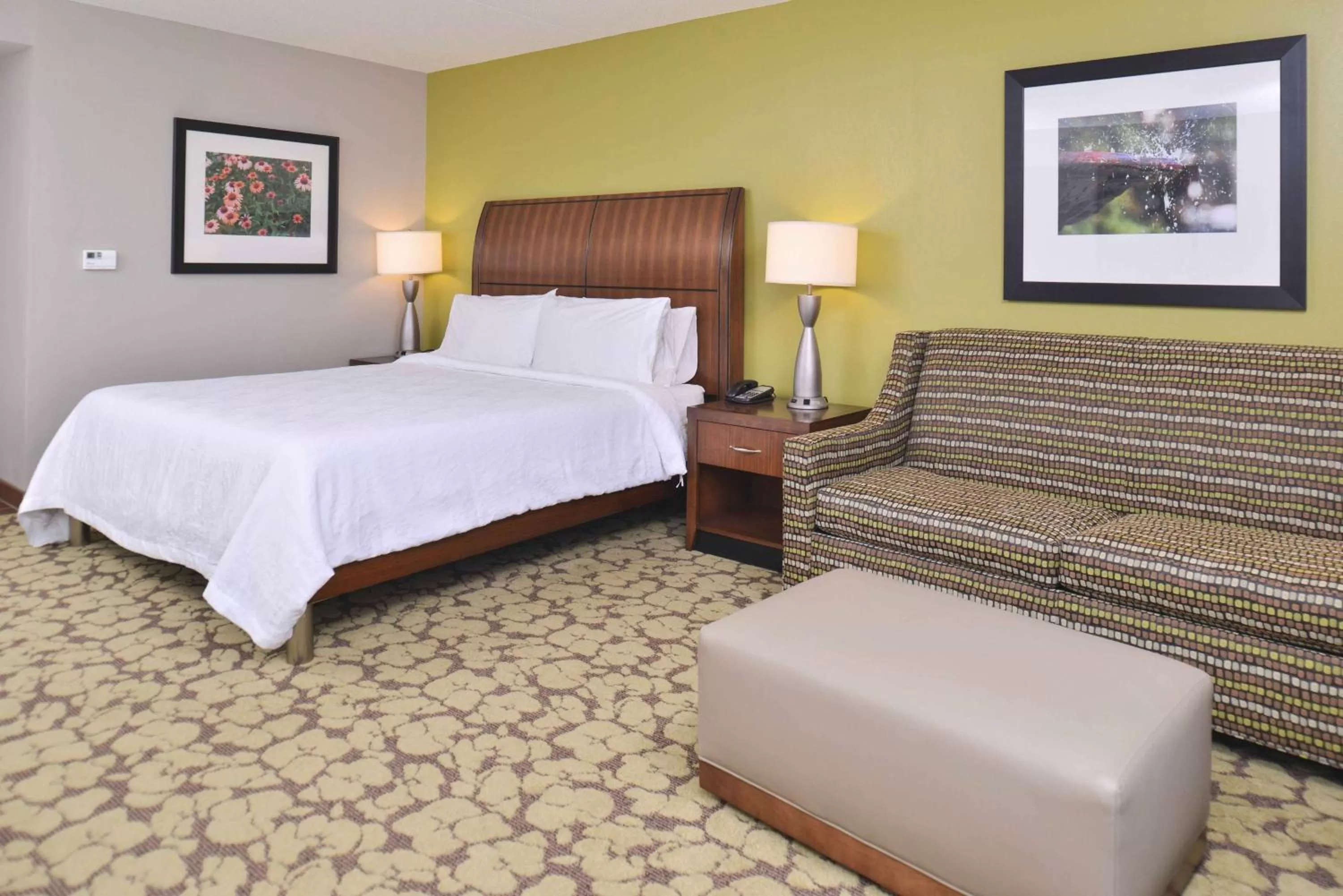 Bed in Hilton Garden Inn Indianapolis/Carmel
