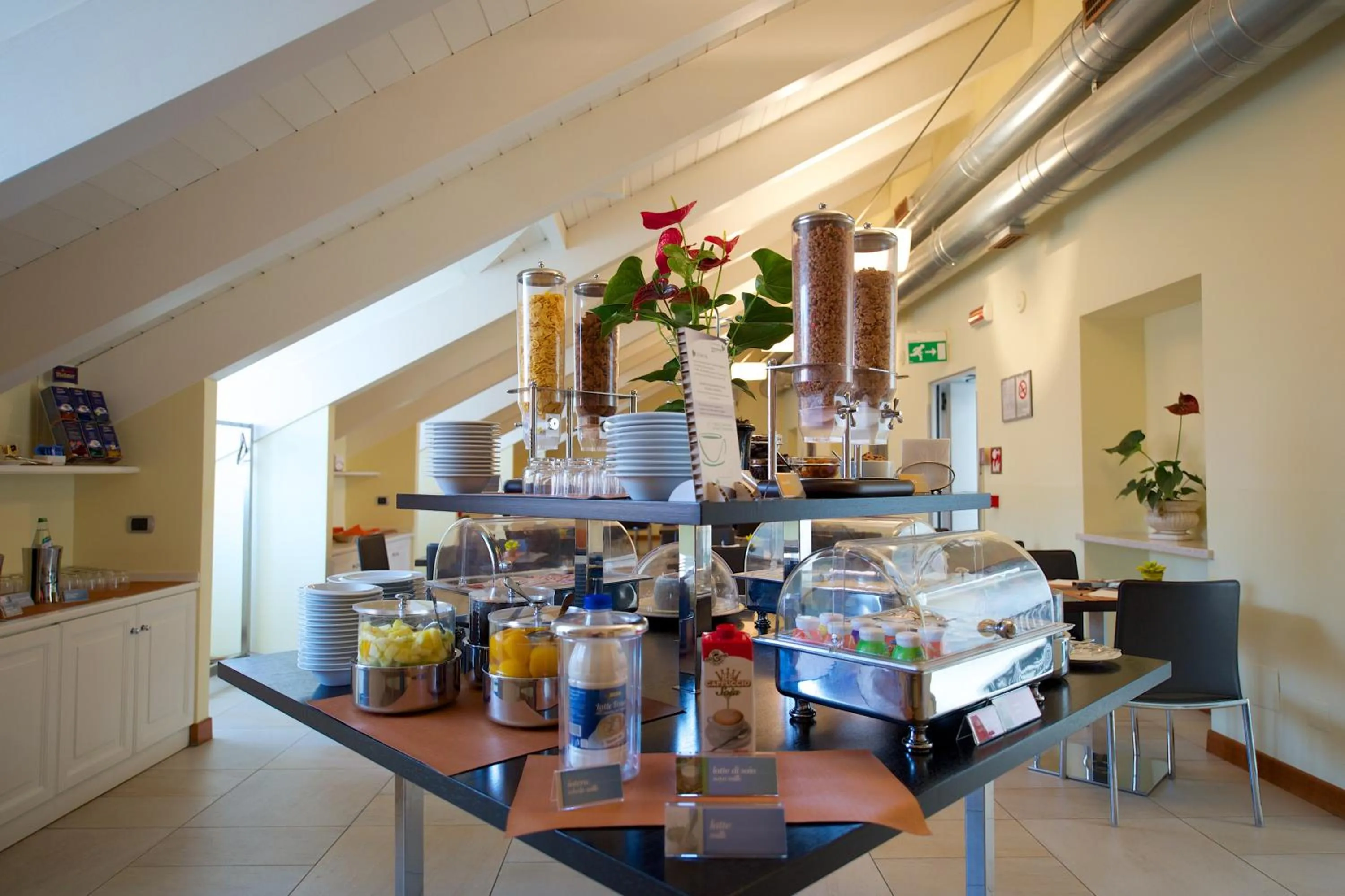 Buffet breakfast in Best Western Crystal Palace Hotel