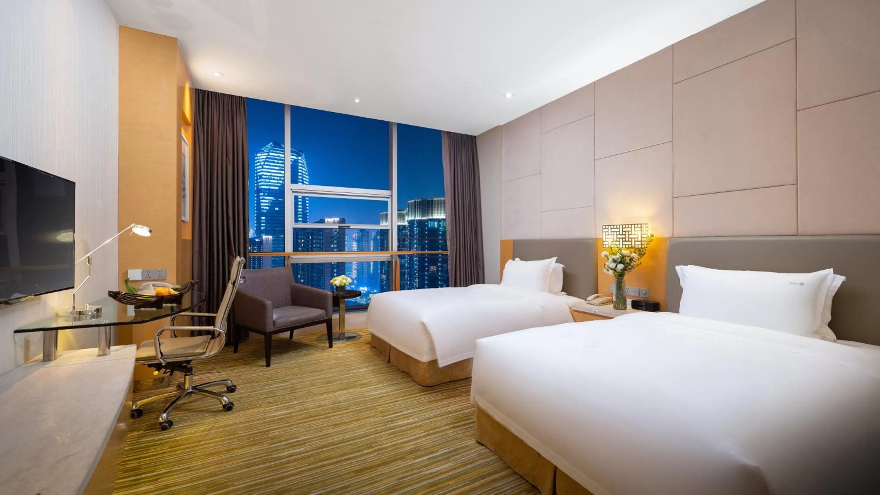 Photo of the whole room, Bed in Holiday Inn Nanchang Riverside by IHG