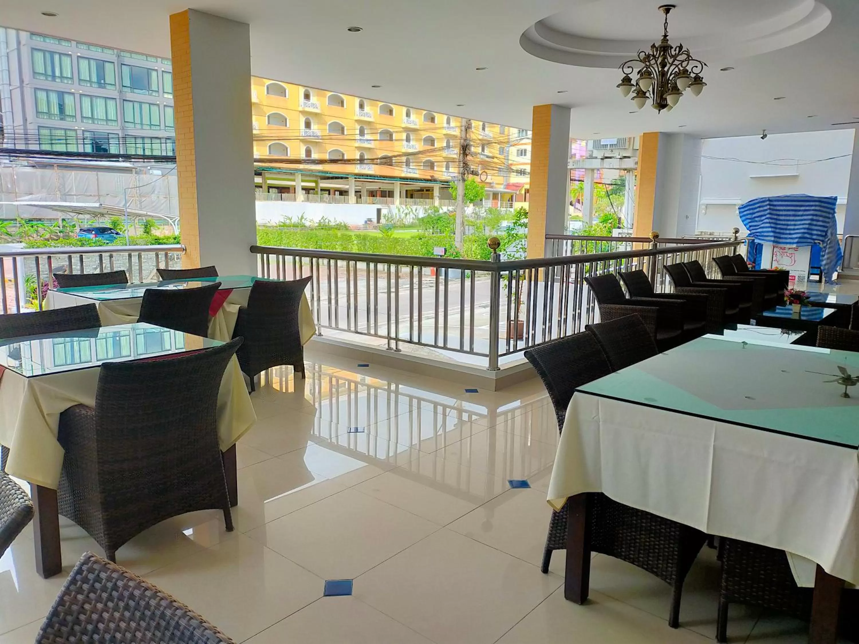 Restaurant/places to eat in soi2inn