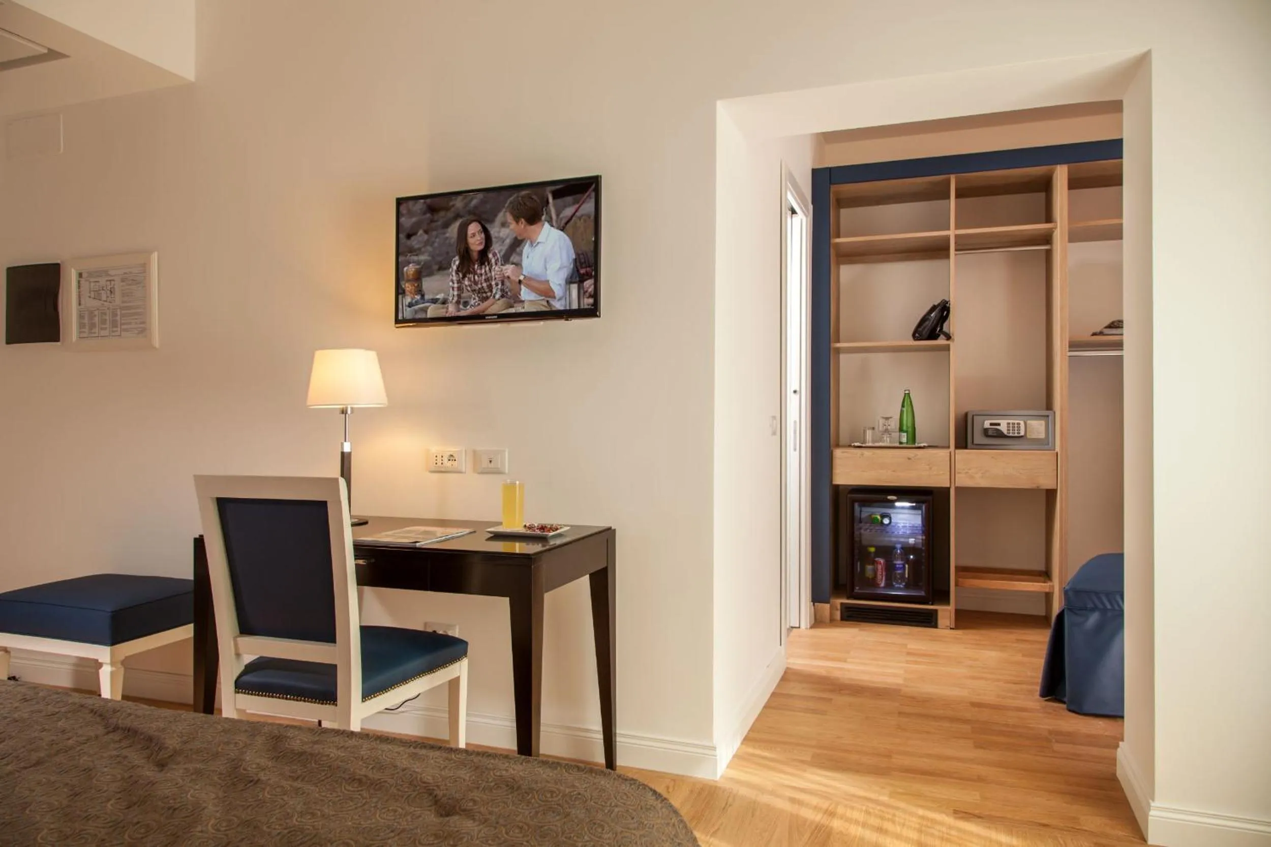 Seating area in Floris Hotel