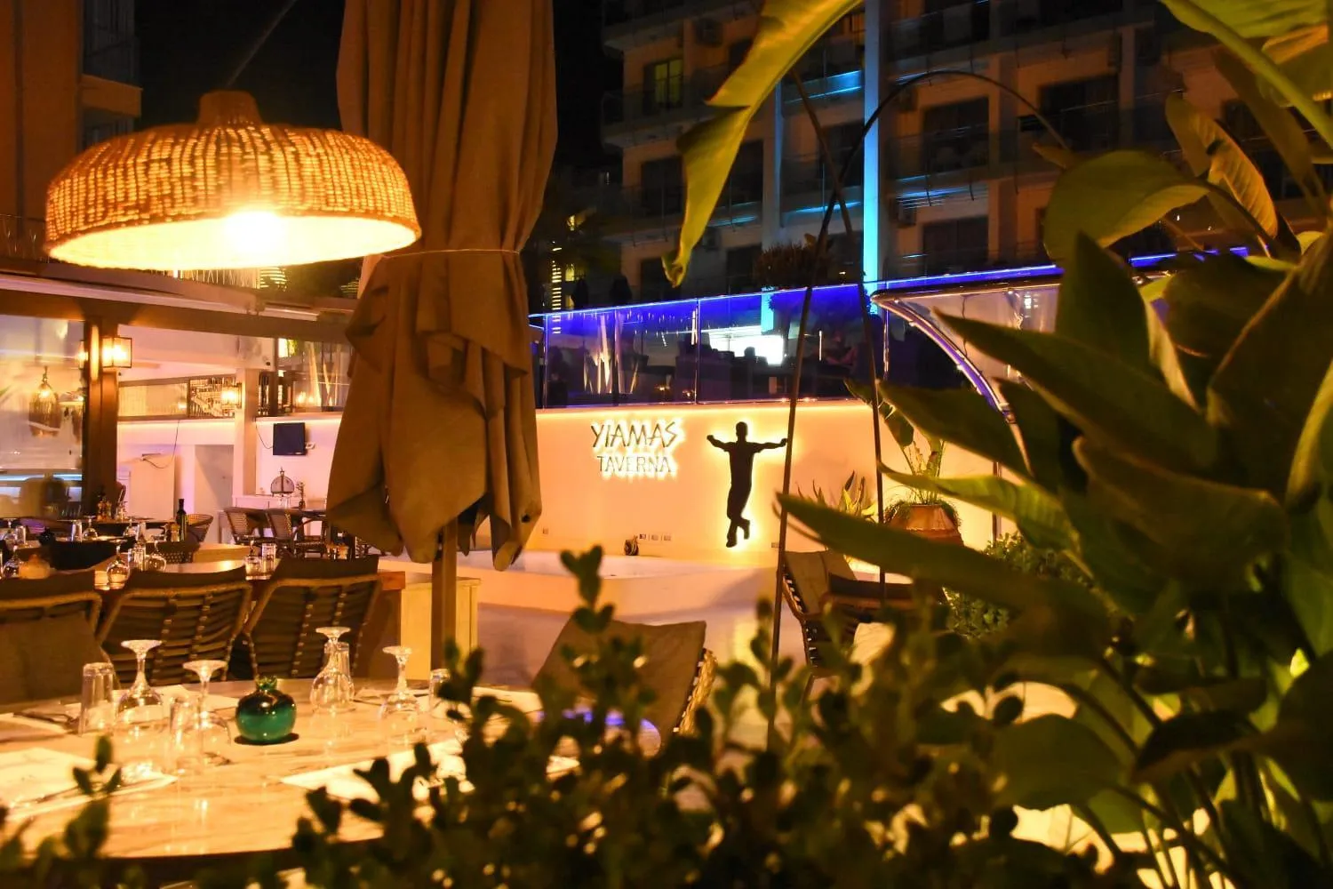 Restaurant/places to eat in Blue Bay Platinum