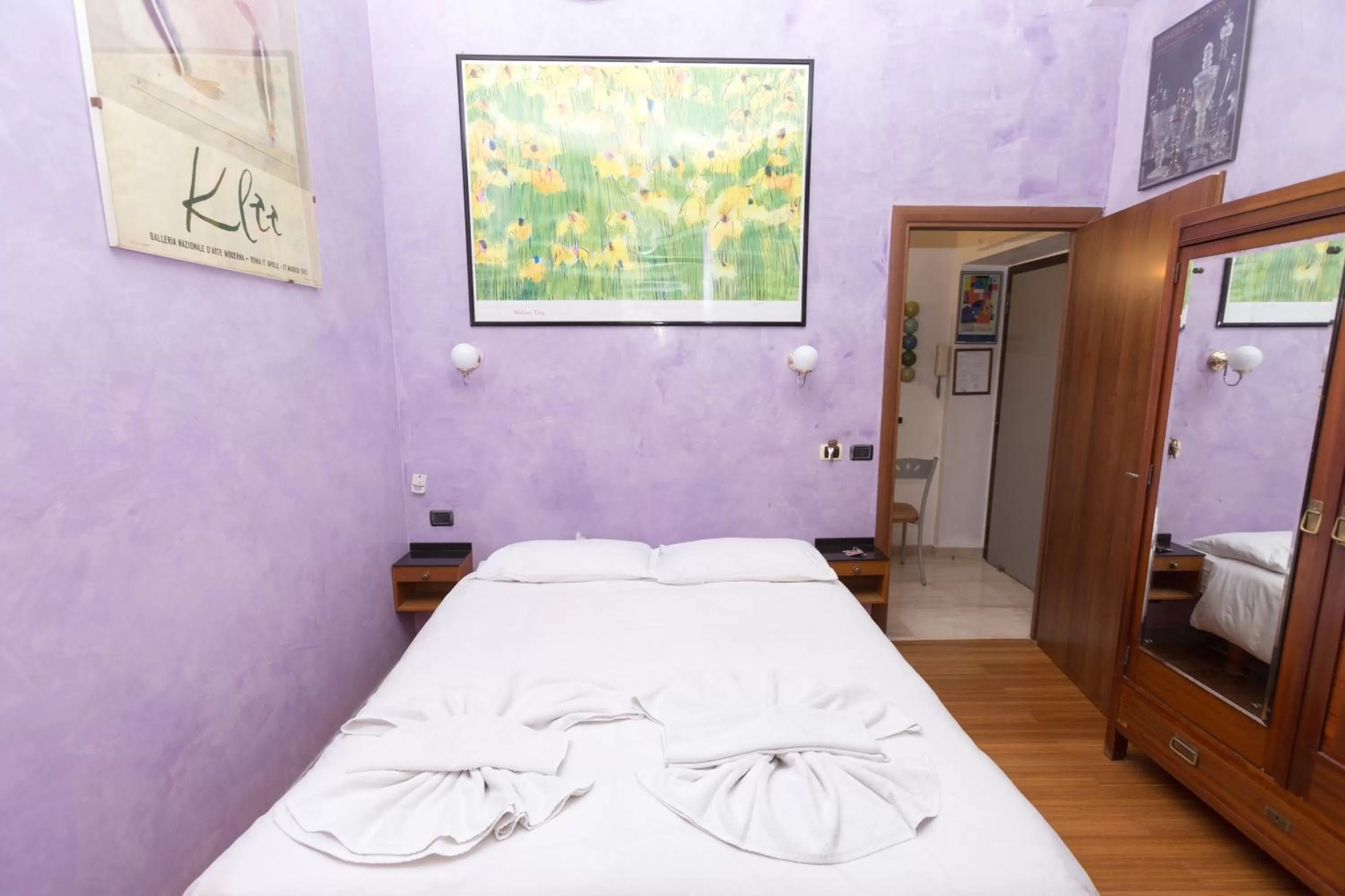 Bedroom, Bed in DomusAmor Colosseo