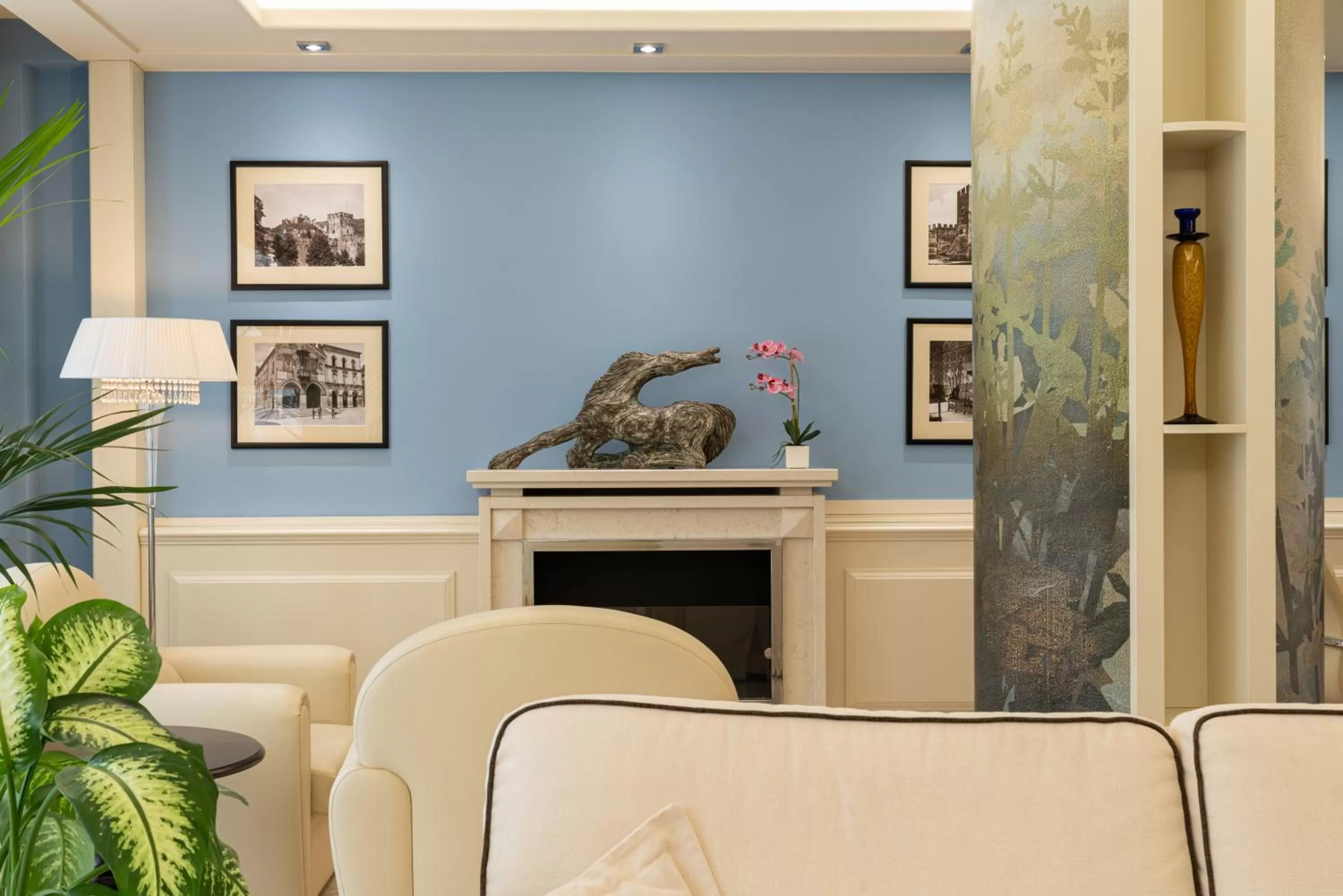 Communal lounge/ TV room in Hotel Roxy Plaza