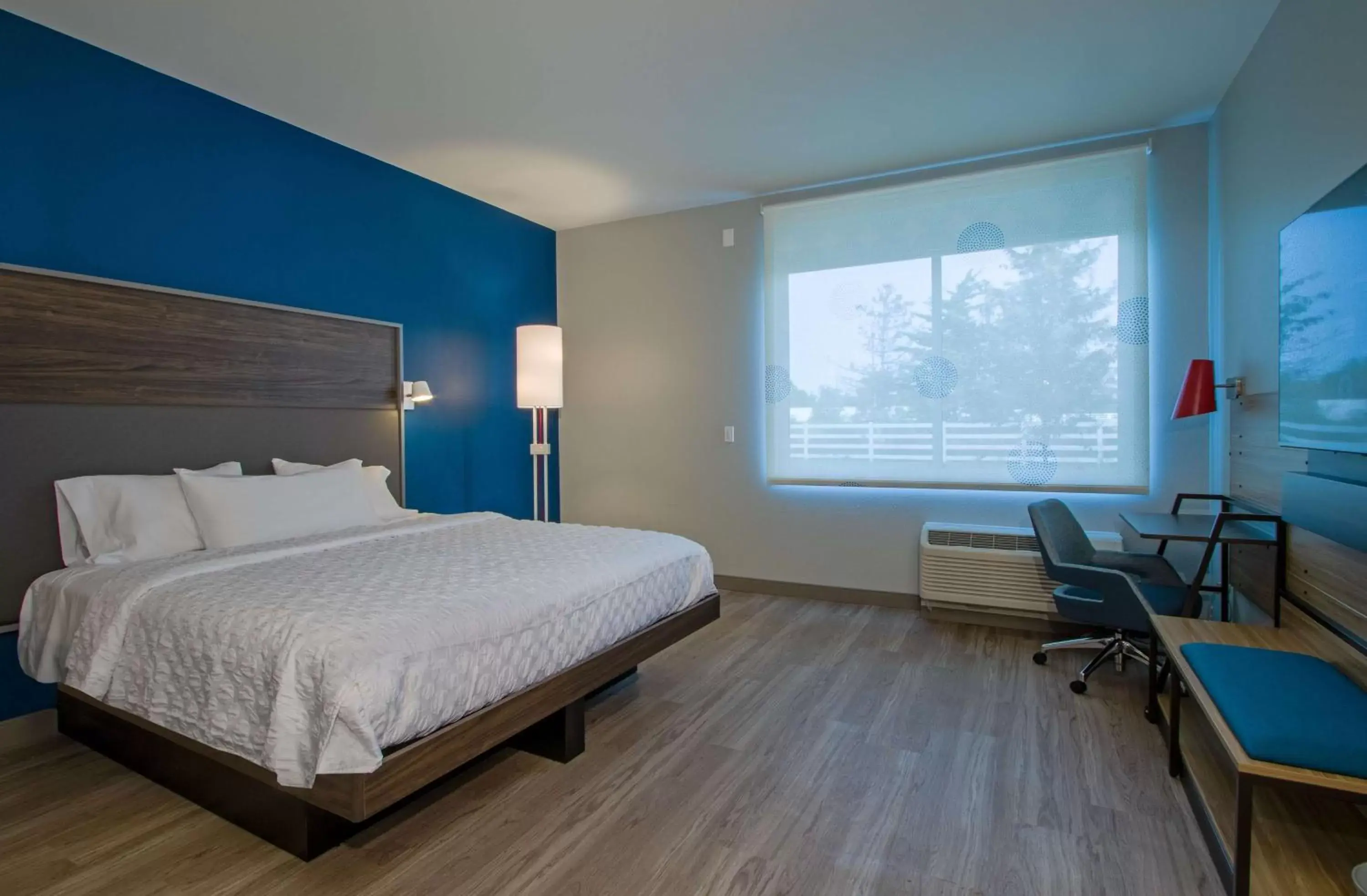 King Room with Roll-In Shower - Mobility and Hearing Access in Tru By Hilton Columbus Airport King Room with Roll-In Shower - Mobility and Hearing Access in Tru By Hilton Columbus Airport