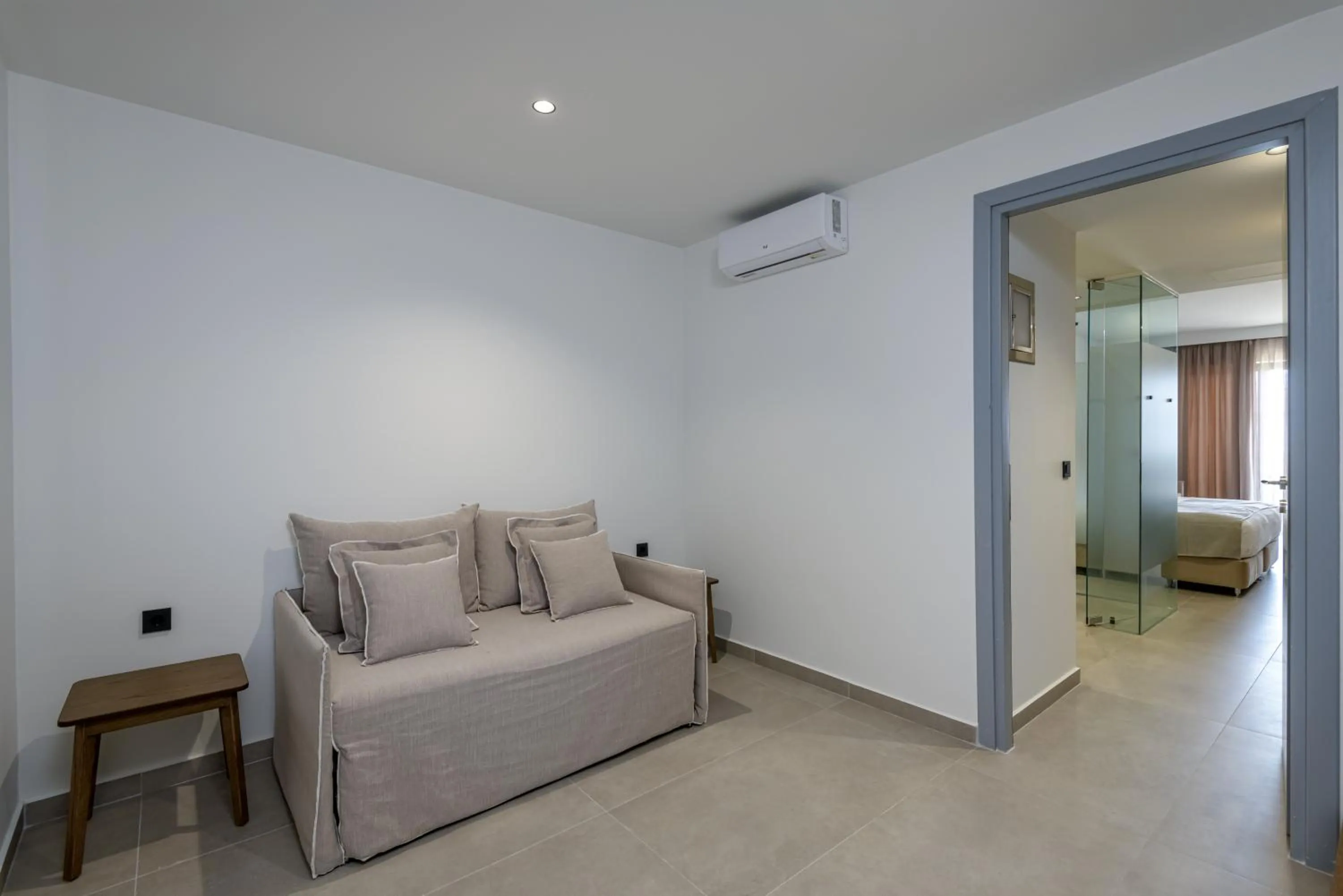 Seating area, Bed in Michelangelo Resort & Spa