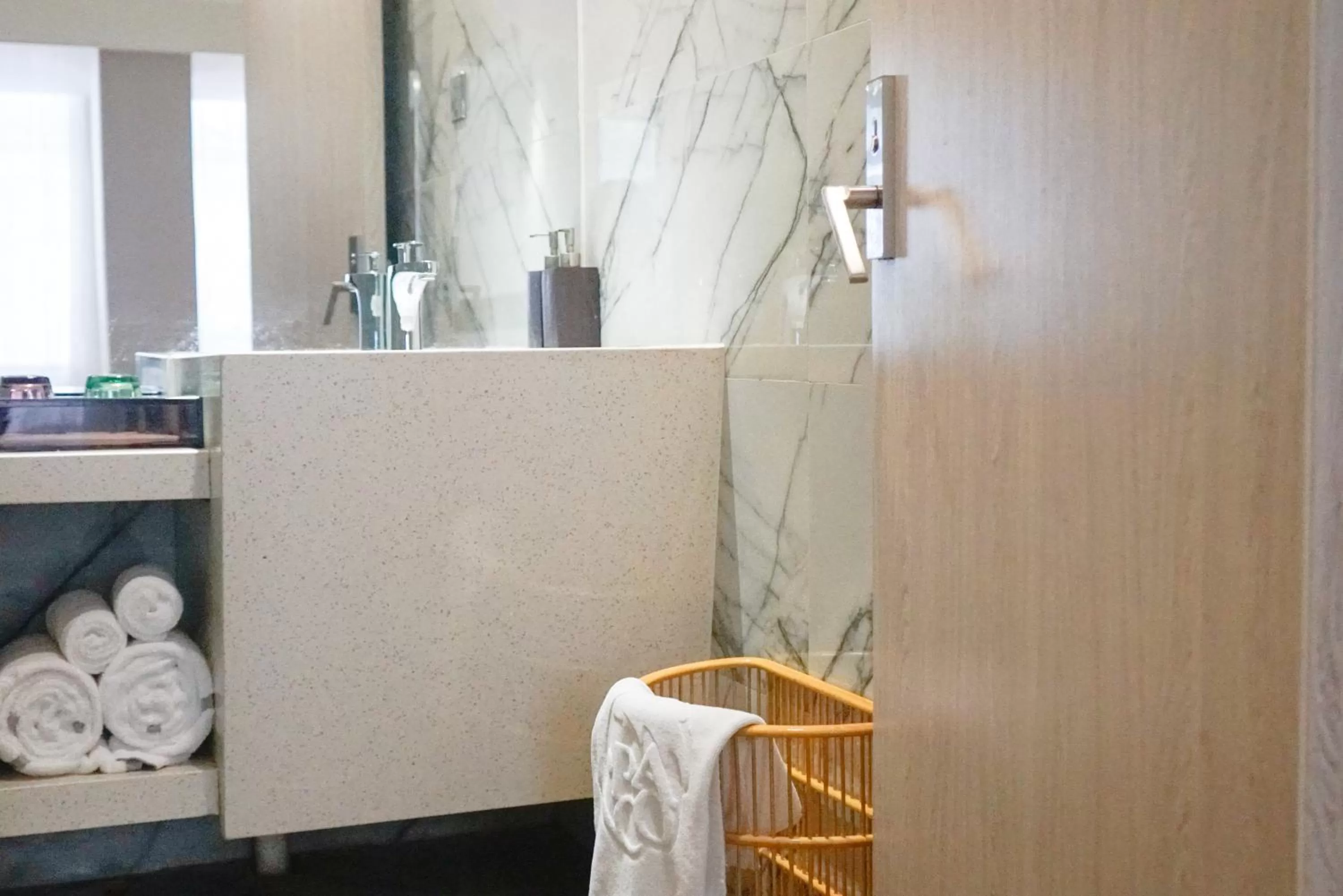 Toilet in Paco Hotel Tianhe Coach Terminal Metro Satation Guangzhou-Free Shuttle Bus for Canton Fair