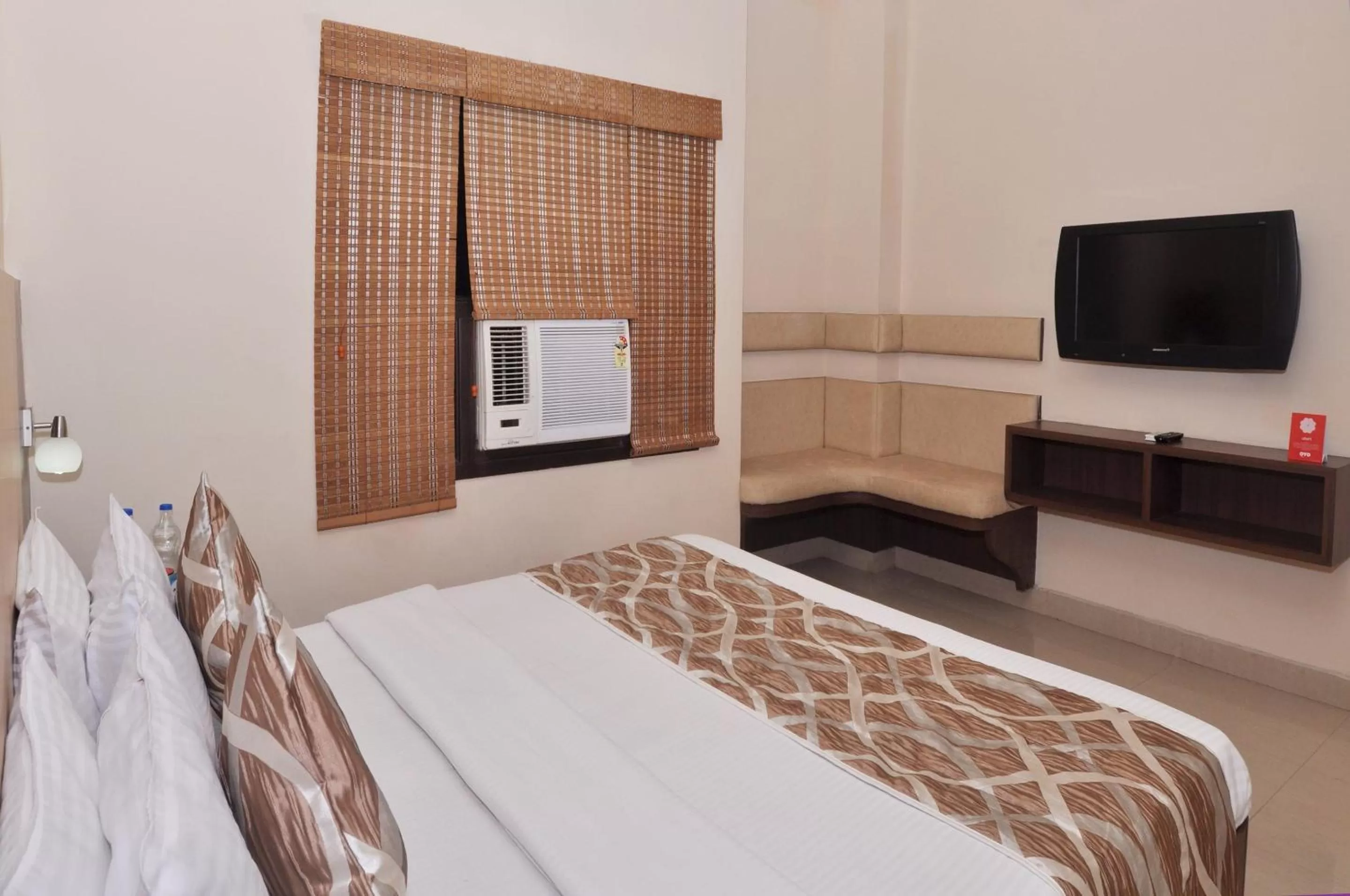 Bedroom, Bed in Sivamurugan Hotels