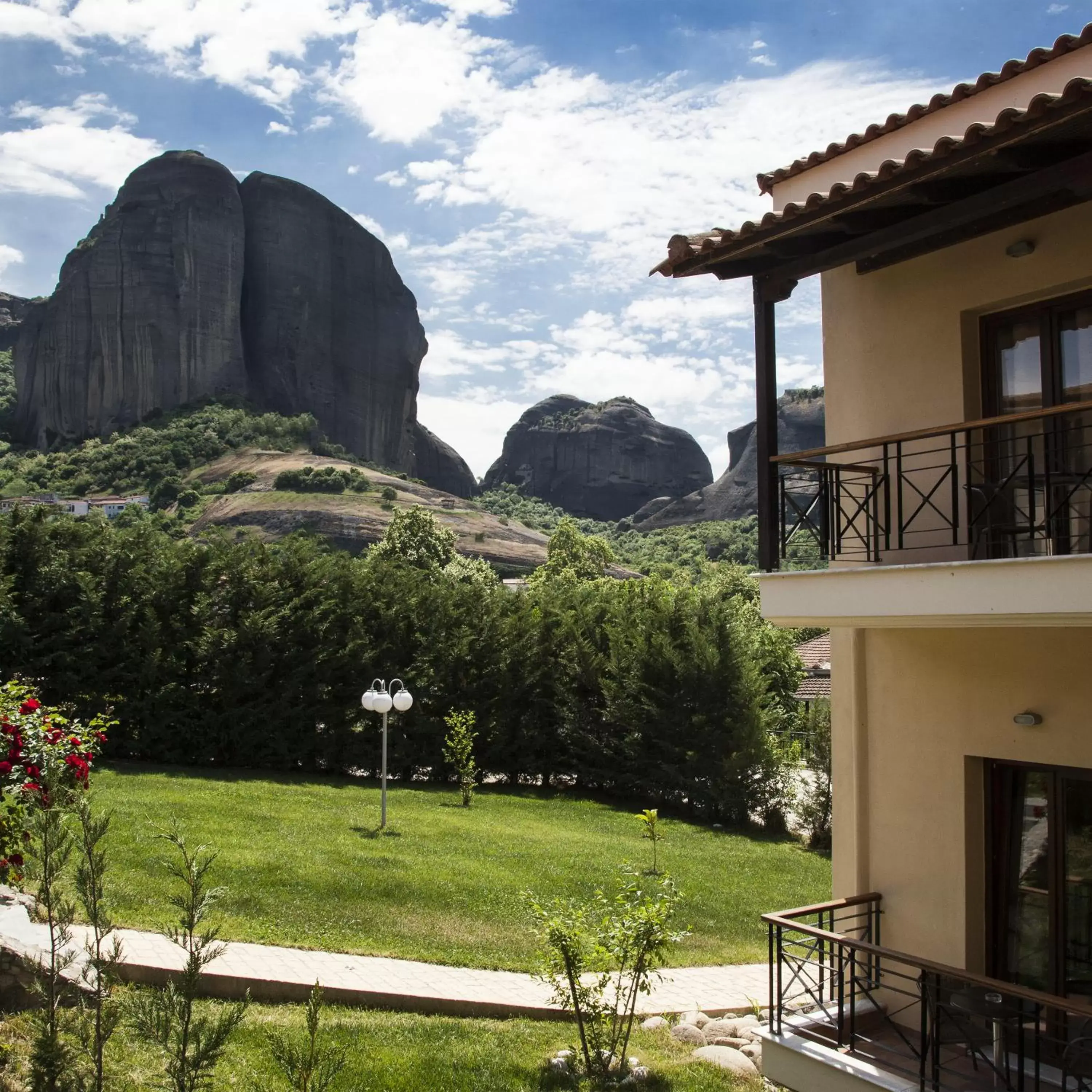 Deluxe Double Room with Meteora View in Hotel Meteoritis Deluxe Double Room with Meteora View in Hotel Meteoritis