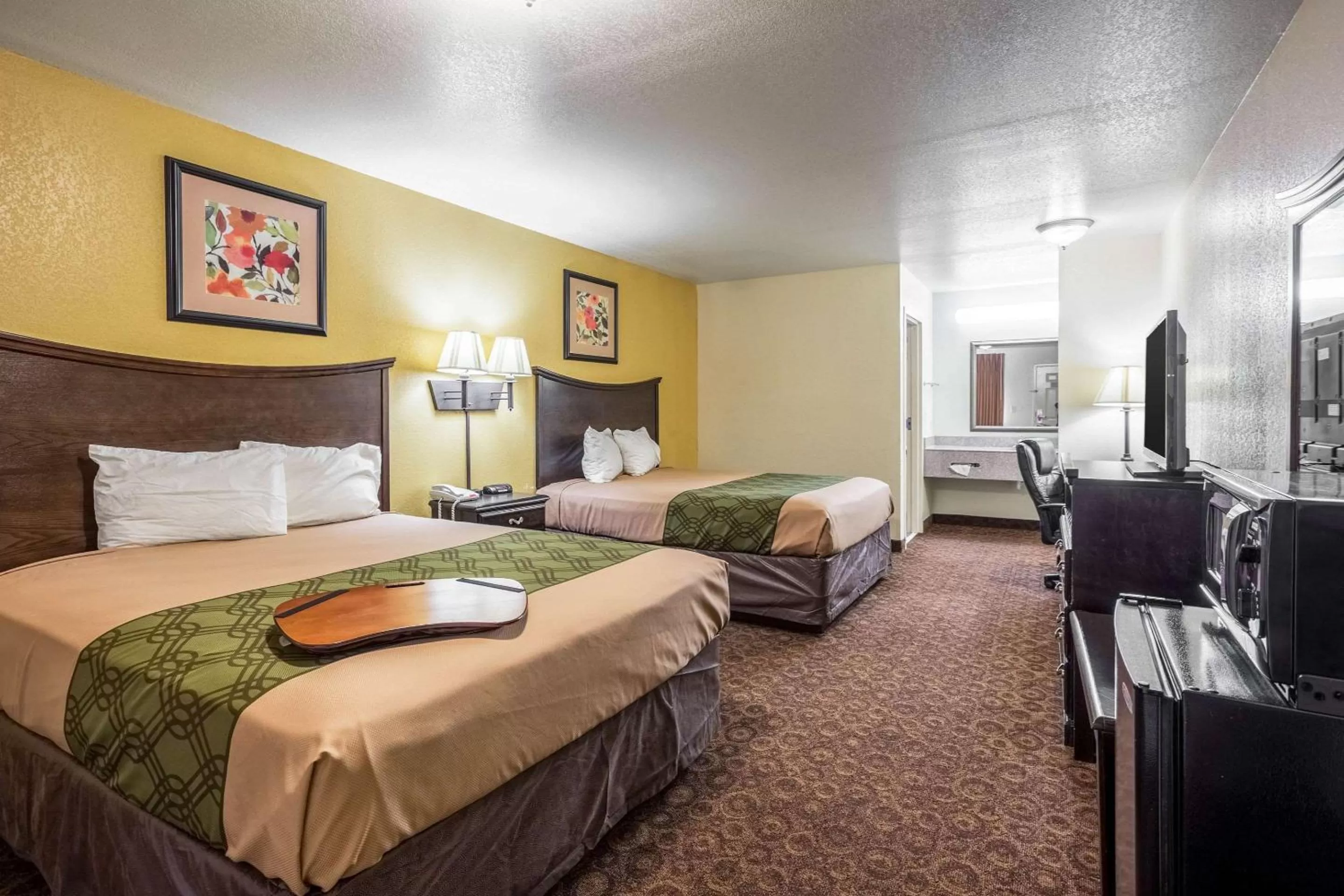 Photo of the whole room, Bed in Econo Lodge Inn & Suites Searcy