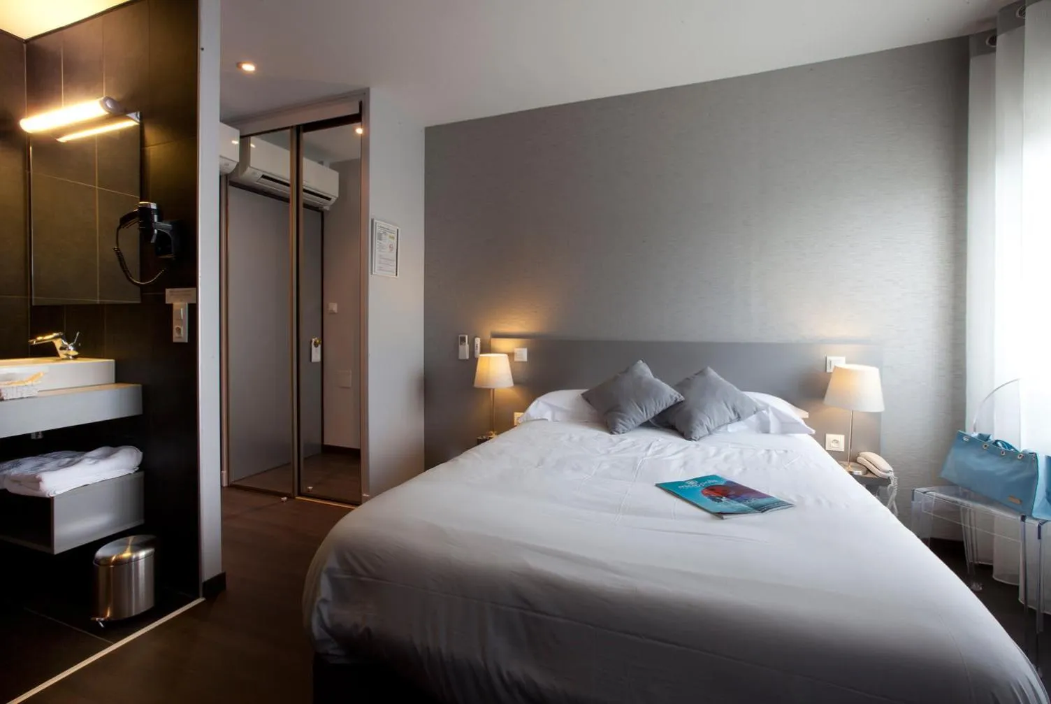 Photo of the whole room, Bed in Logis Hotel - Restaurant - Spa - Le Relais de Farrou