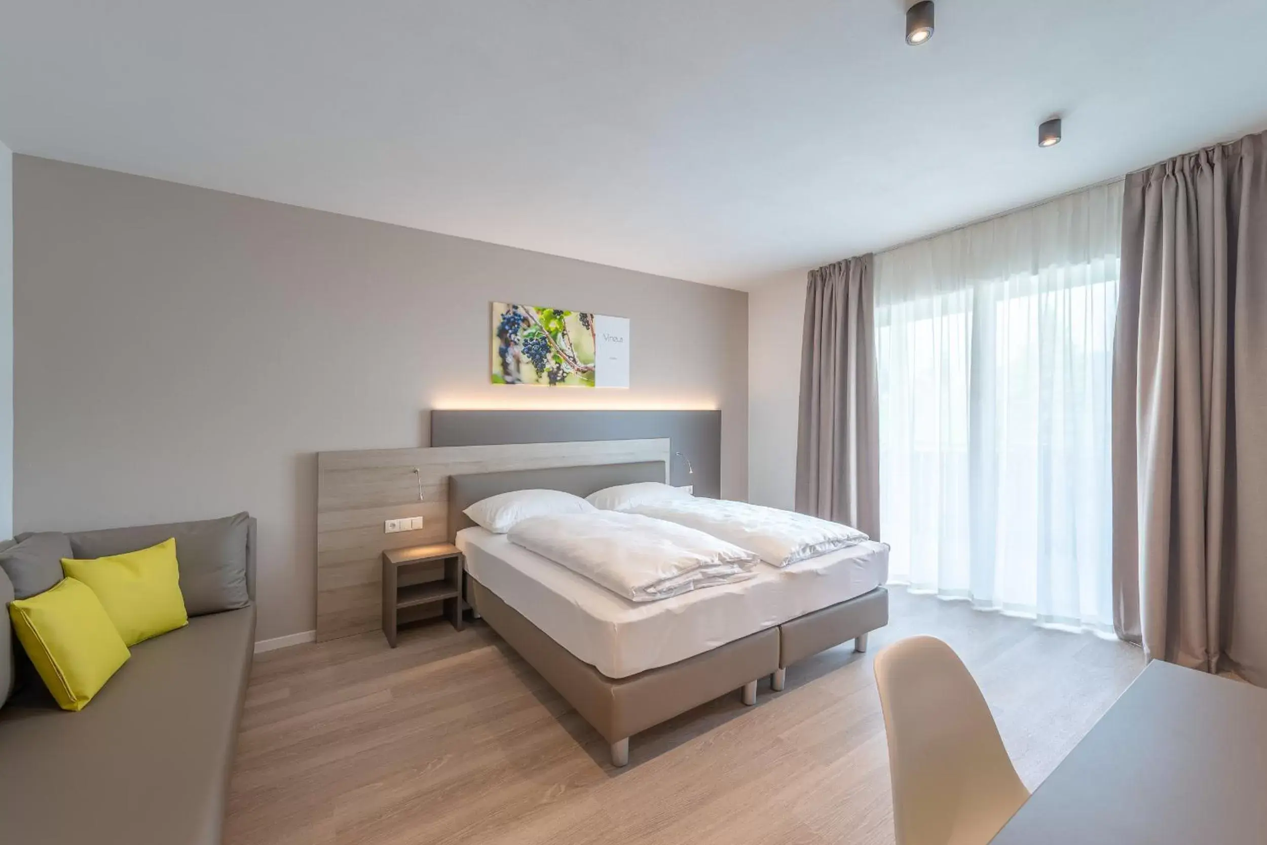 Double Room with Pool View in Residence Garni Hotel Vineus Double Room with Pool View in Residence Garni Hotel Vineus