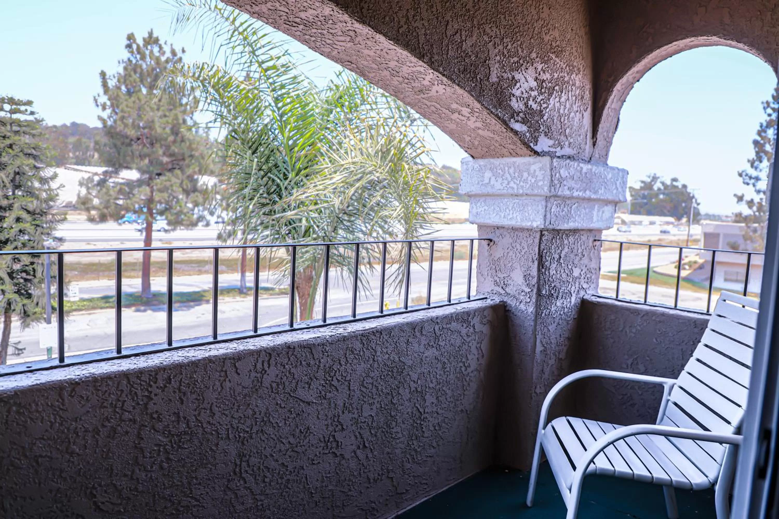 Balcony/Terrace in Quality Inn & Suites Camarillo-Oxnard
