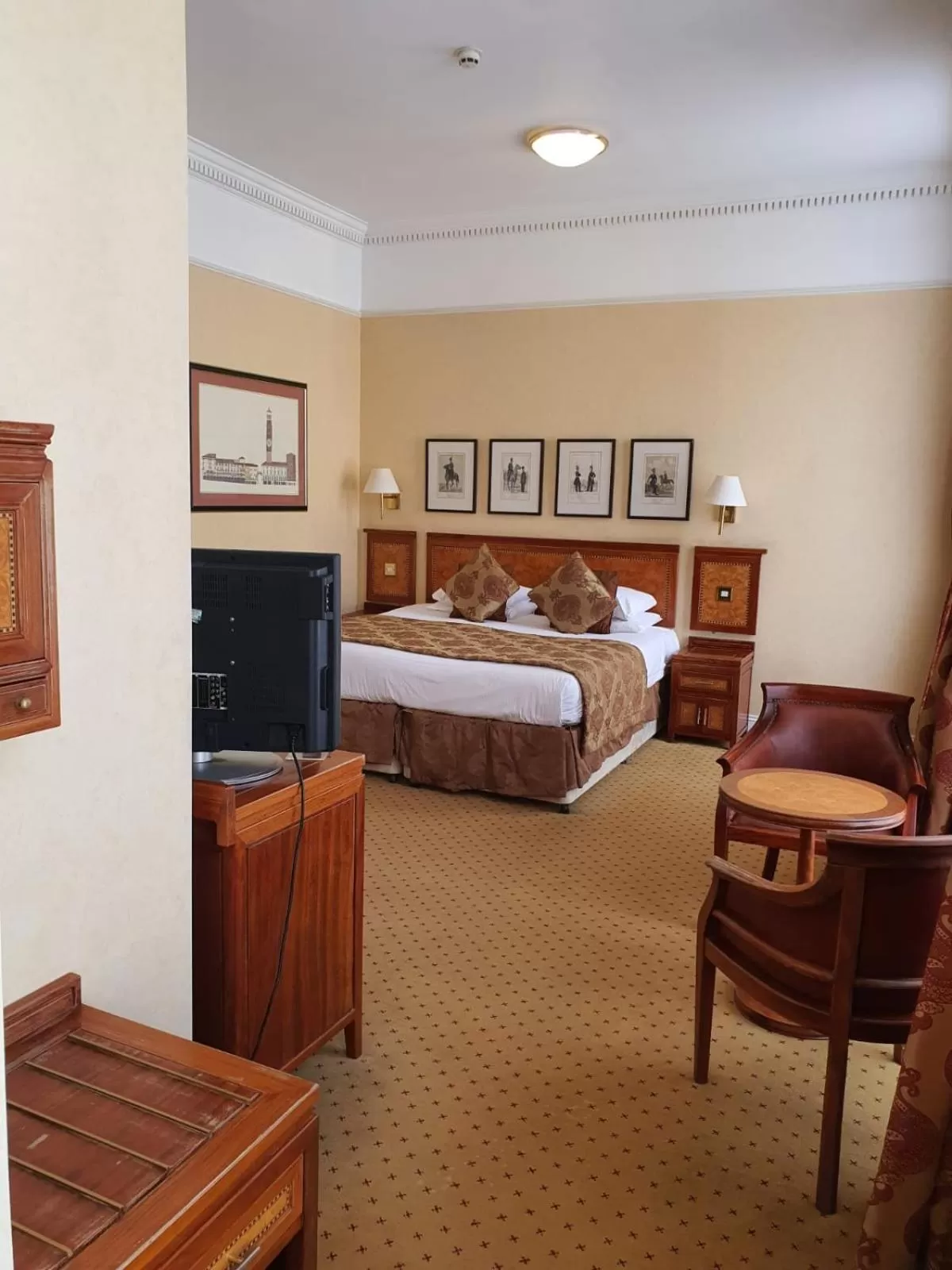 Seating area, Bed in Grange Clarendon Hotel