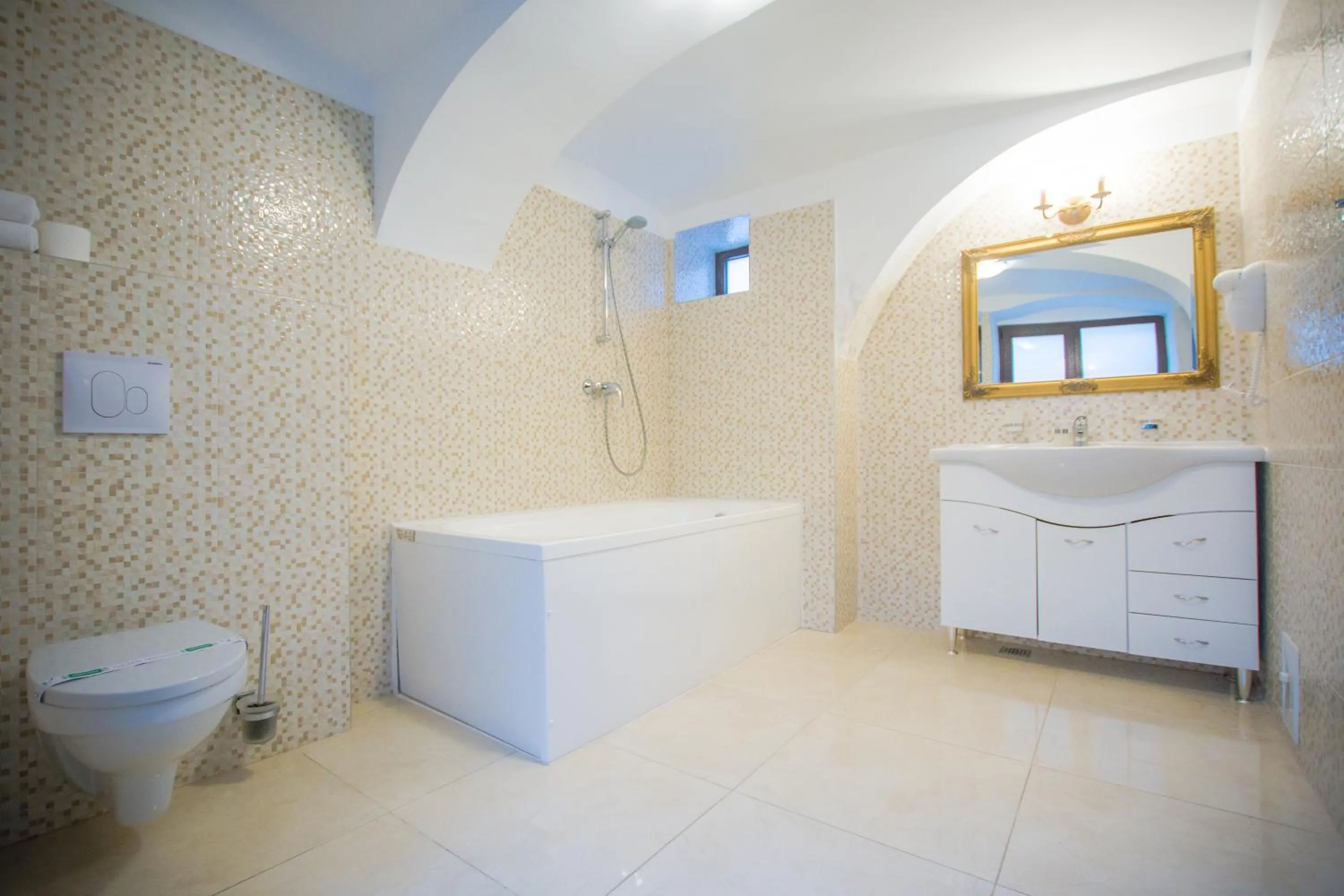 Bath in Safrano Palace