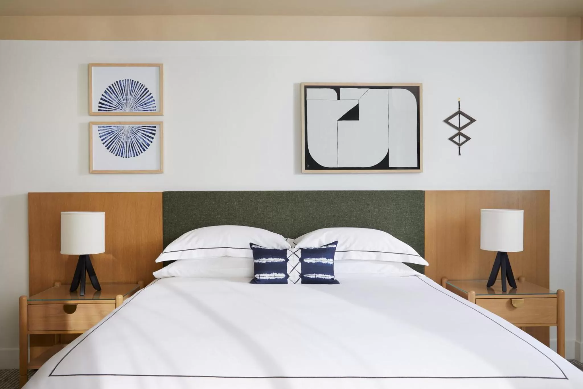 Photo of the whole room, Bed in Kimpton Hotel Enso by IHG