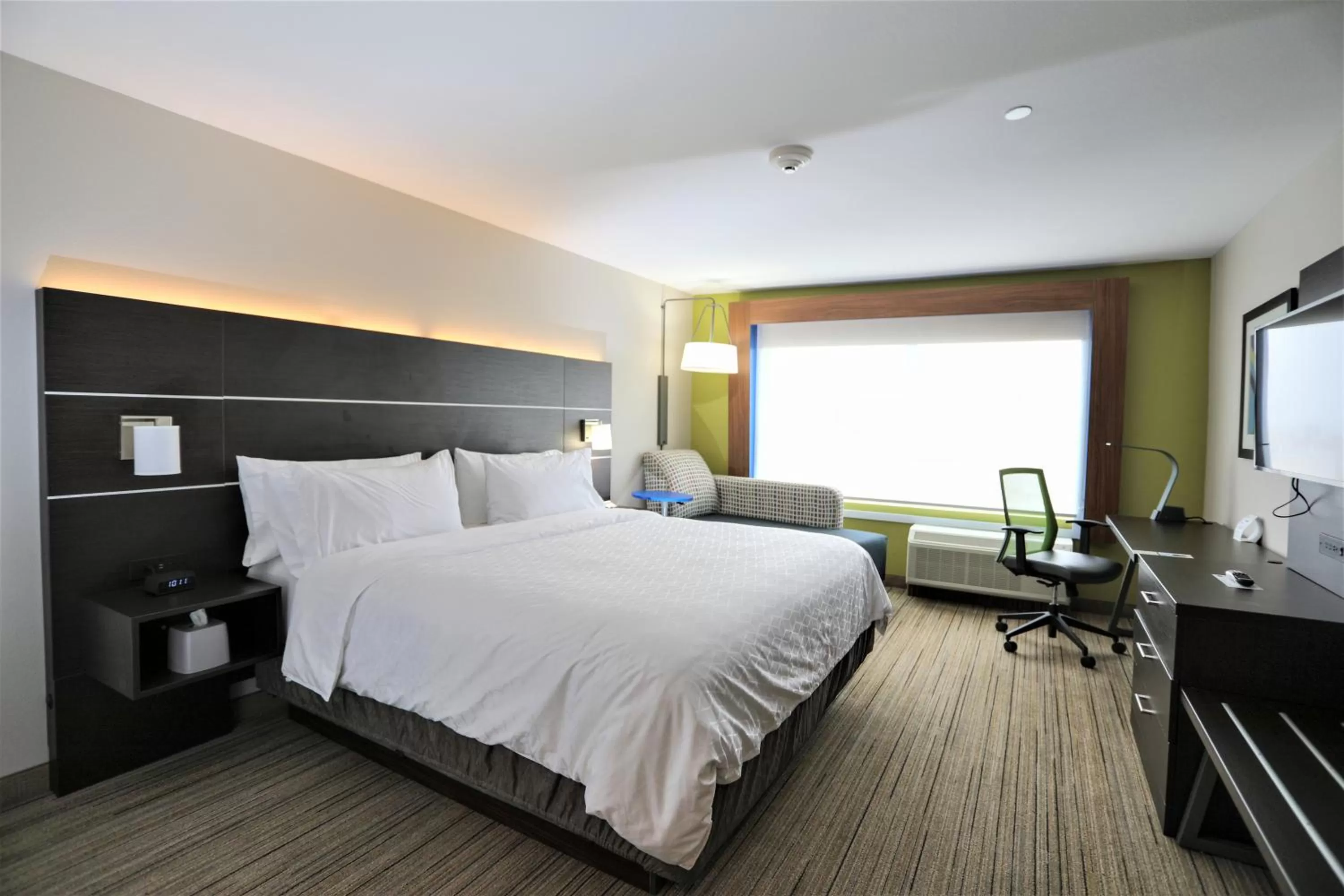 Bedroom, Bed in Holiday Inn Express & Suites - Forney by IHG