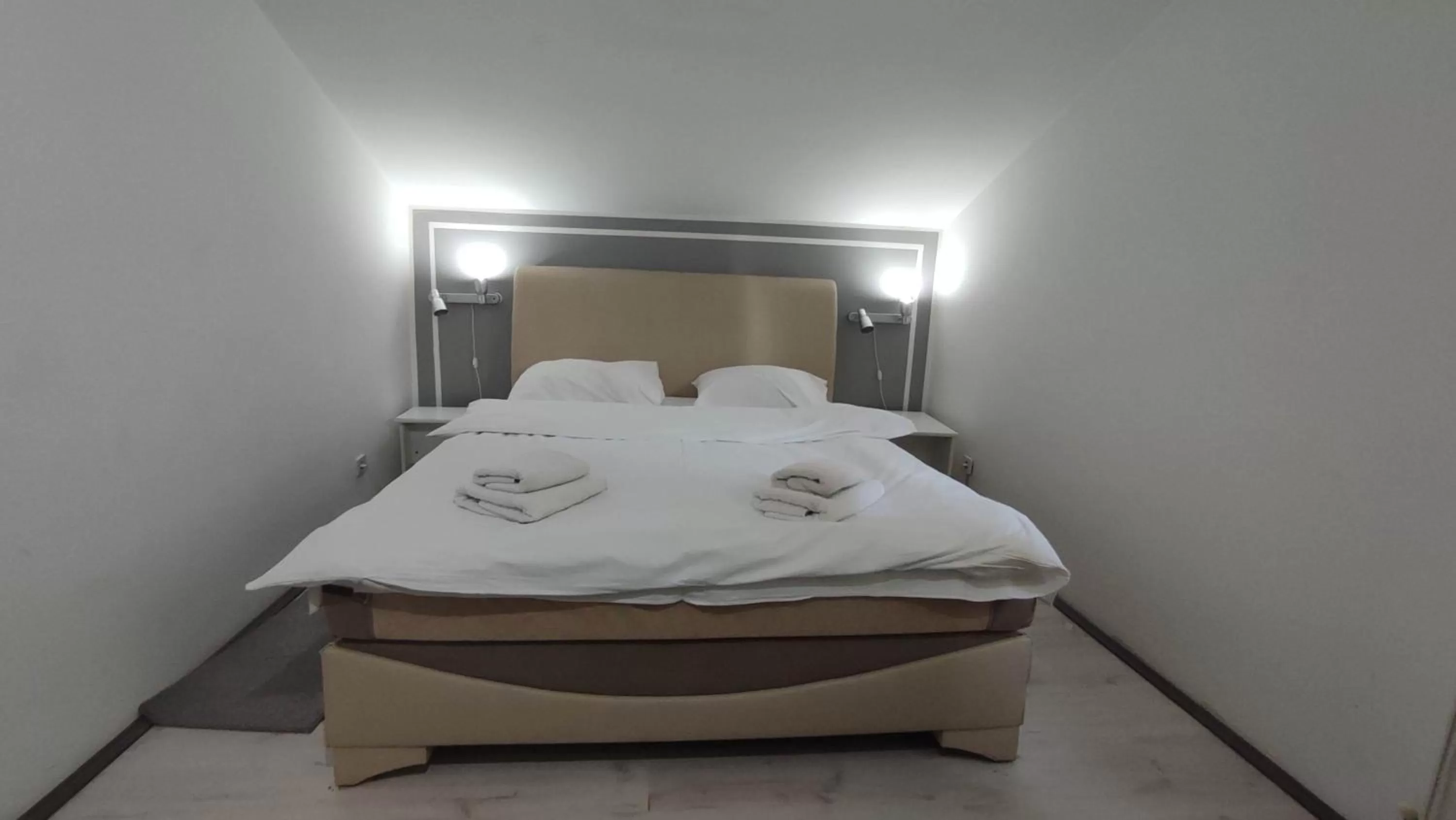 Bed in LIRA EXCELLENT NIS