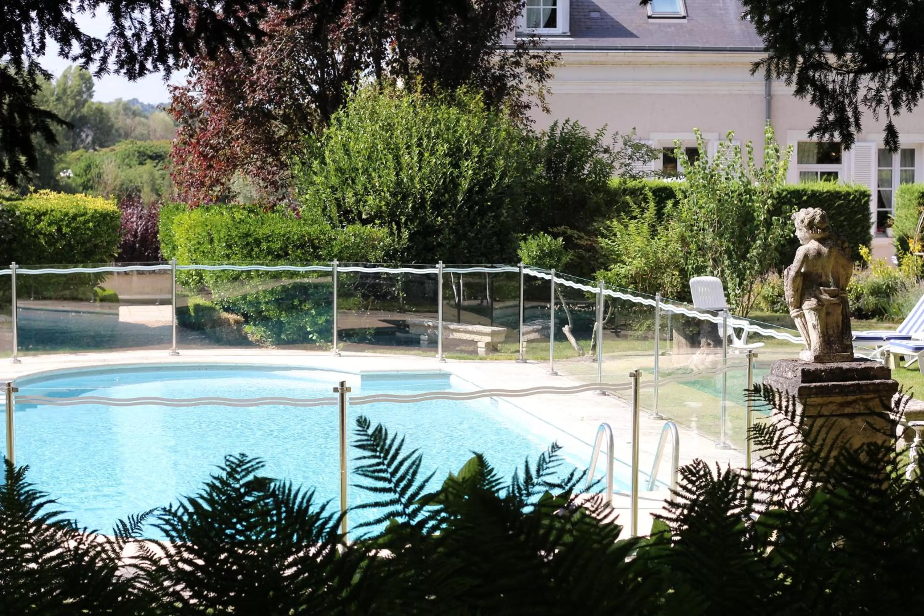 Swimming pool in Hôtel Le Choiseul