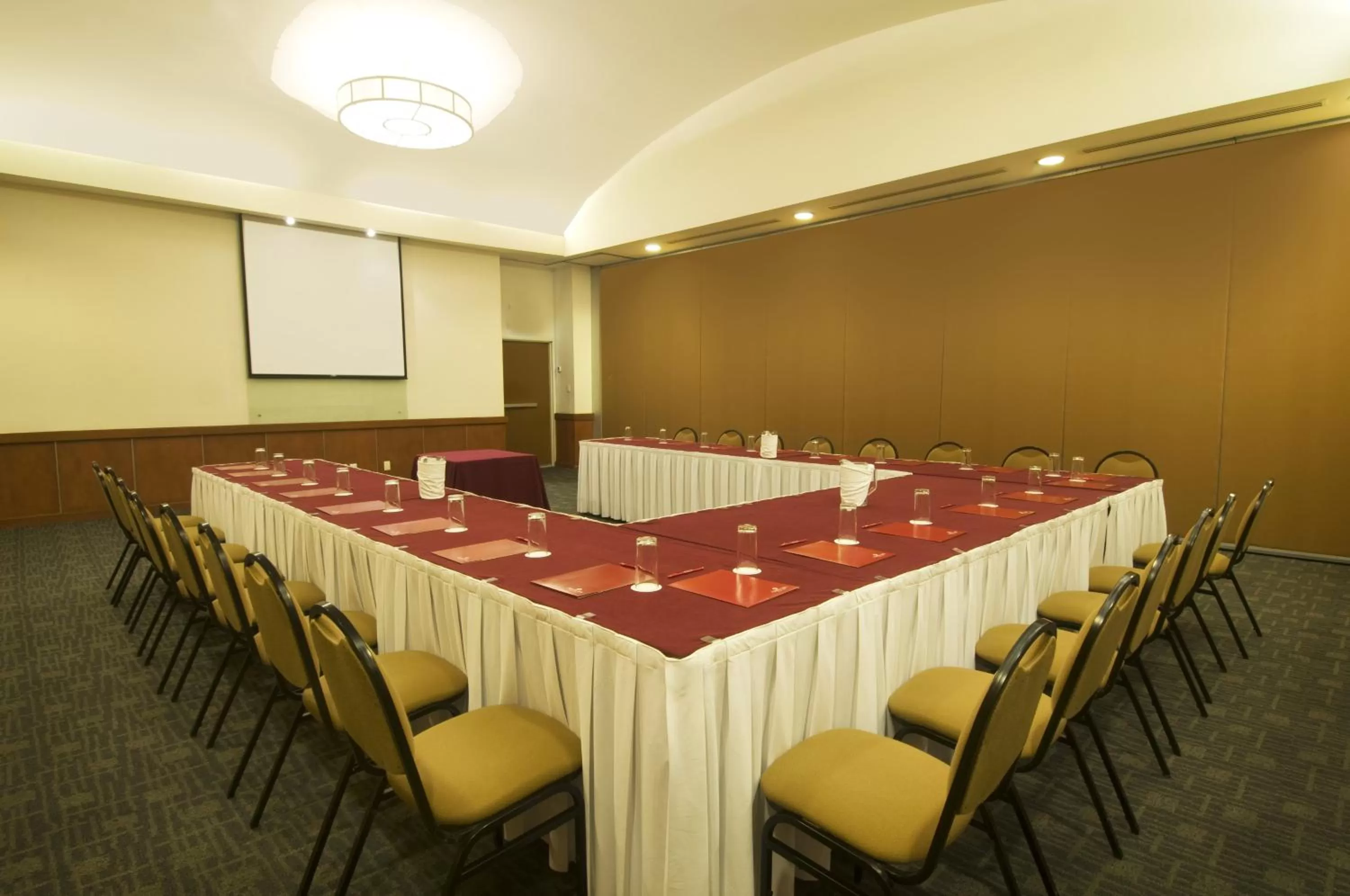Meeting/conference room in Fiesta Inn Express Puebla Finsa
