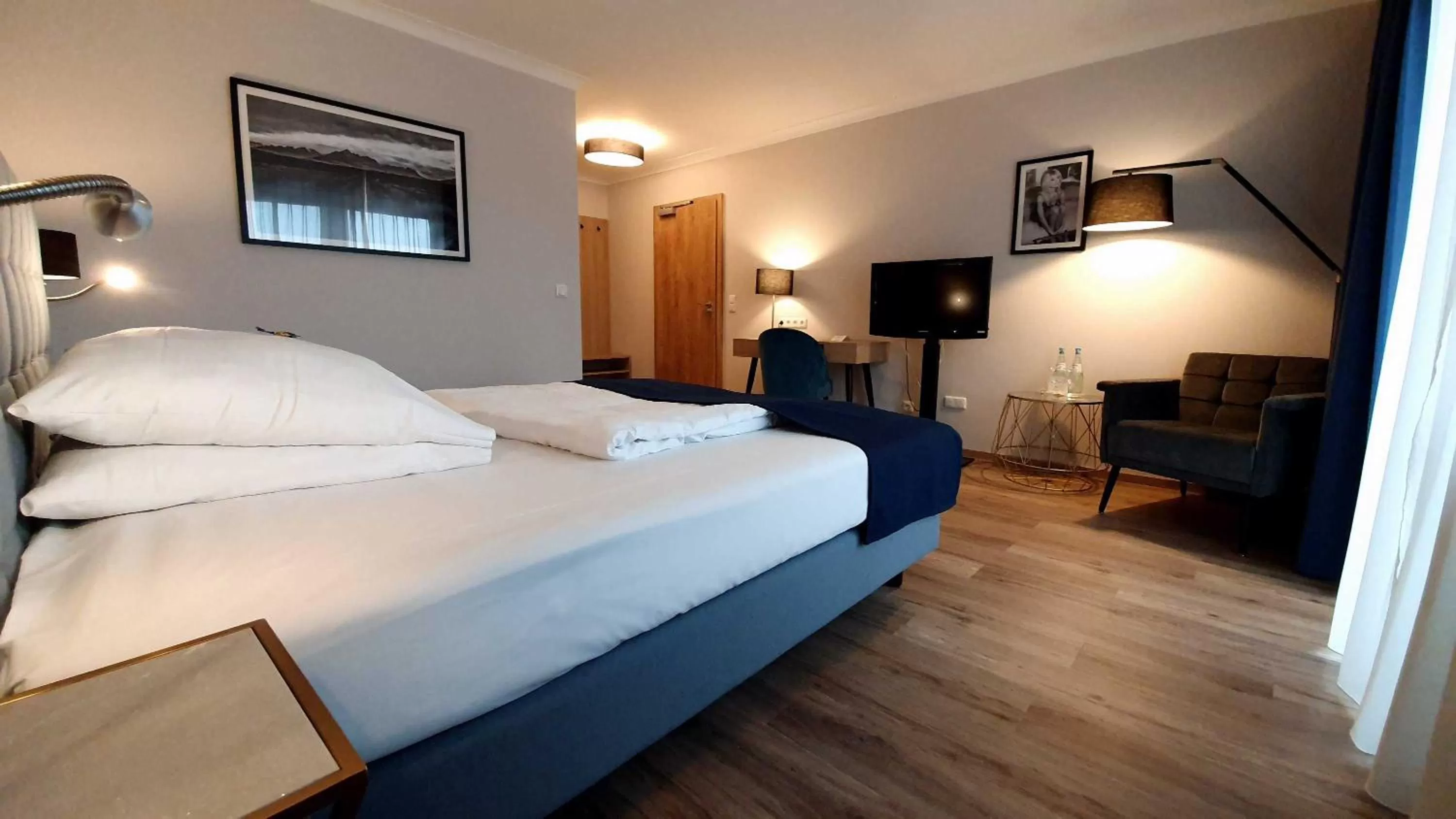 Photo of the whole room, Bed in Hotel Räucherhansl