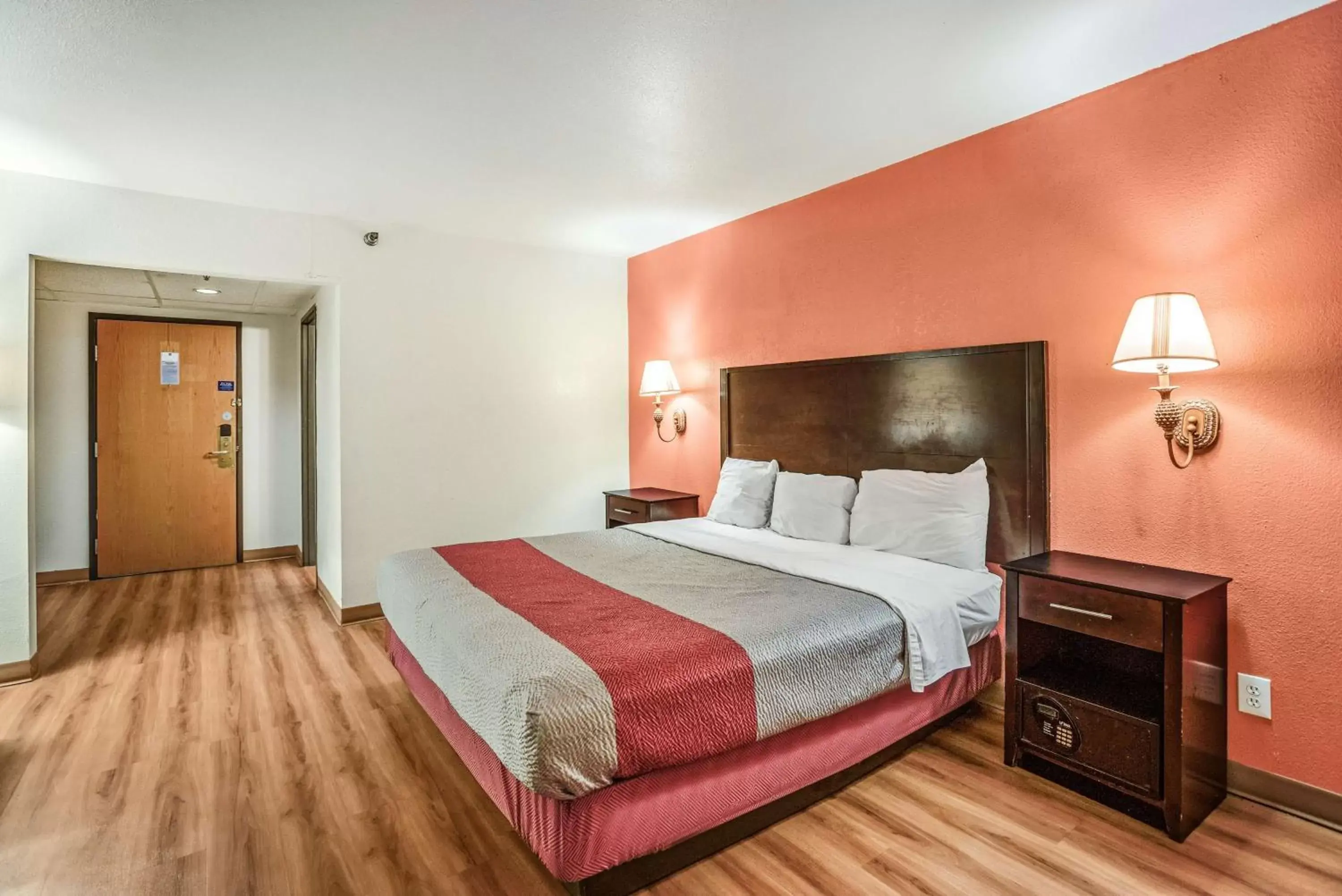 King Room with Roll-in Shower - Disability Access - Non-Smoking in Motel 6-Levittown, PA - Bensalem King Room with Roll-in Shower - Disability Access - Non-Smoking in Motel 6-Levittown, PA - Bensalem